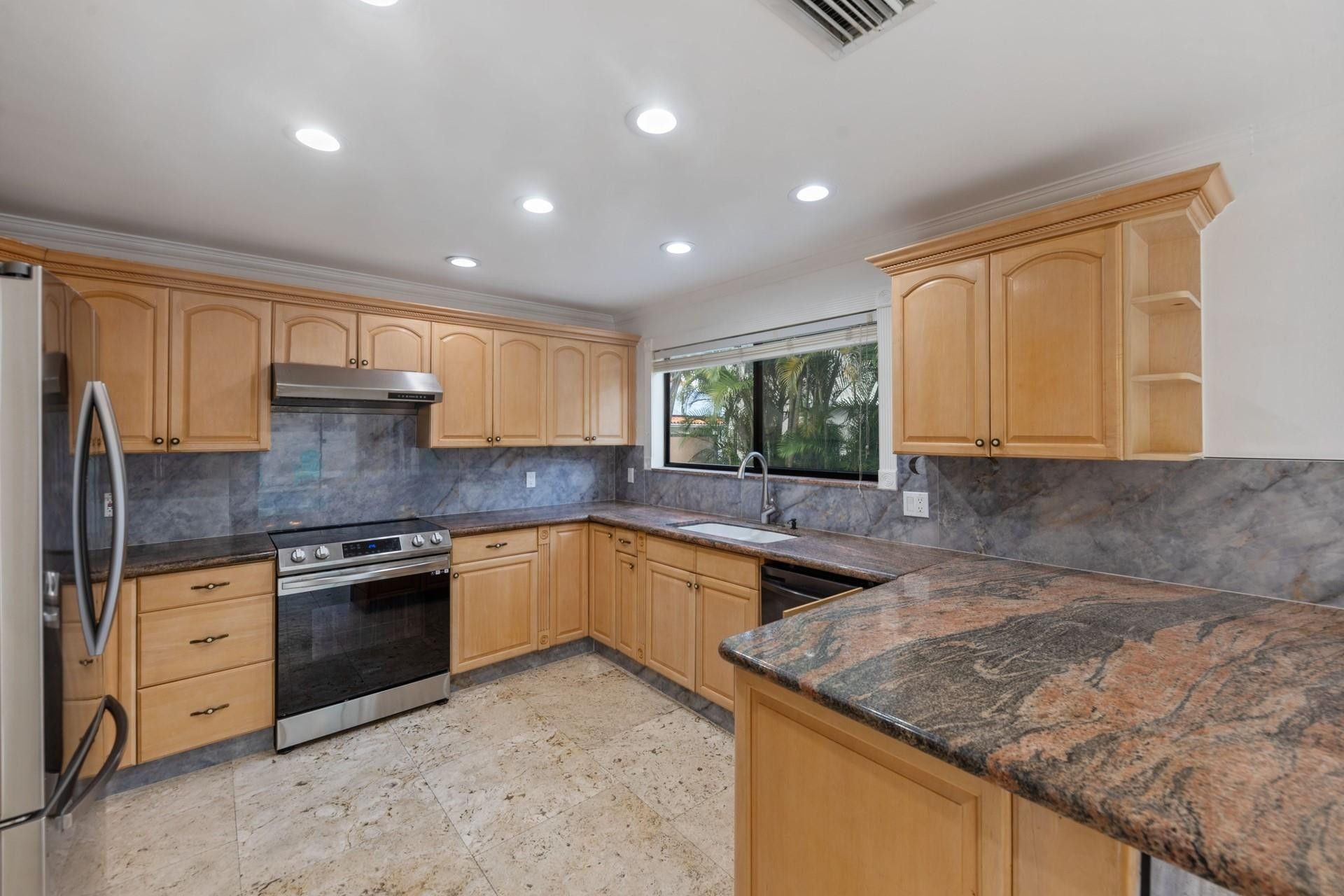 476 NW 38TH, Deerfield Beach FL 33442