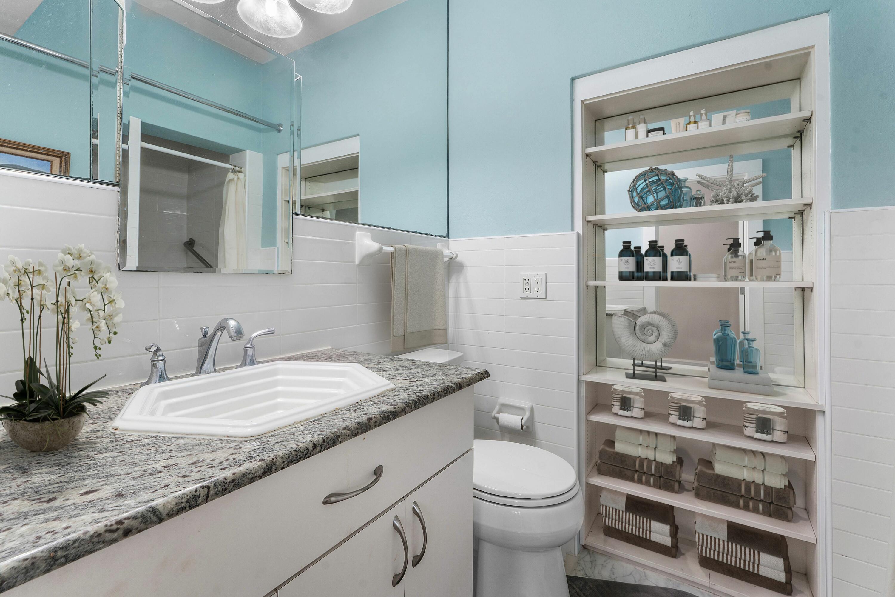 215 PHIPPS #2, Palm Beach FL 33480