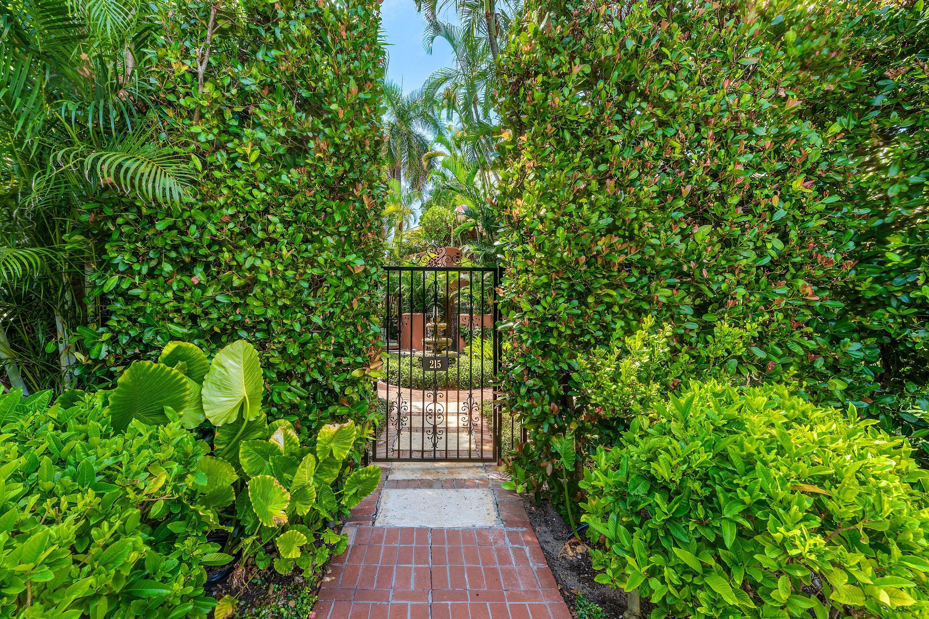 215 PHIPPS #2, Palm Beach FL 33480