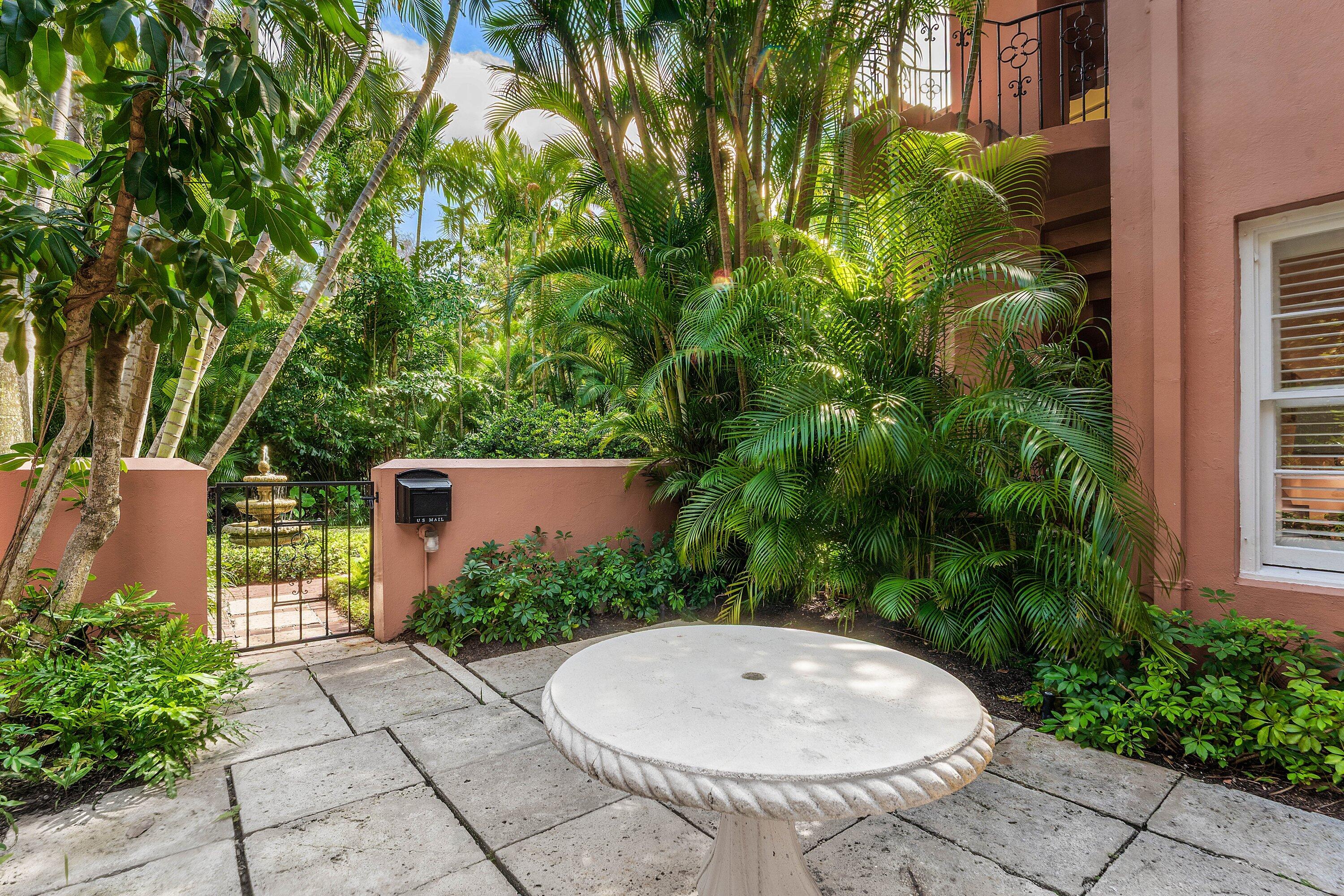 215 PHIPPS #2, Palm Beach FL 33480