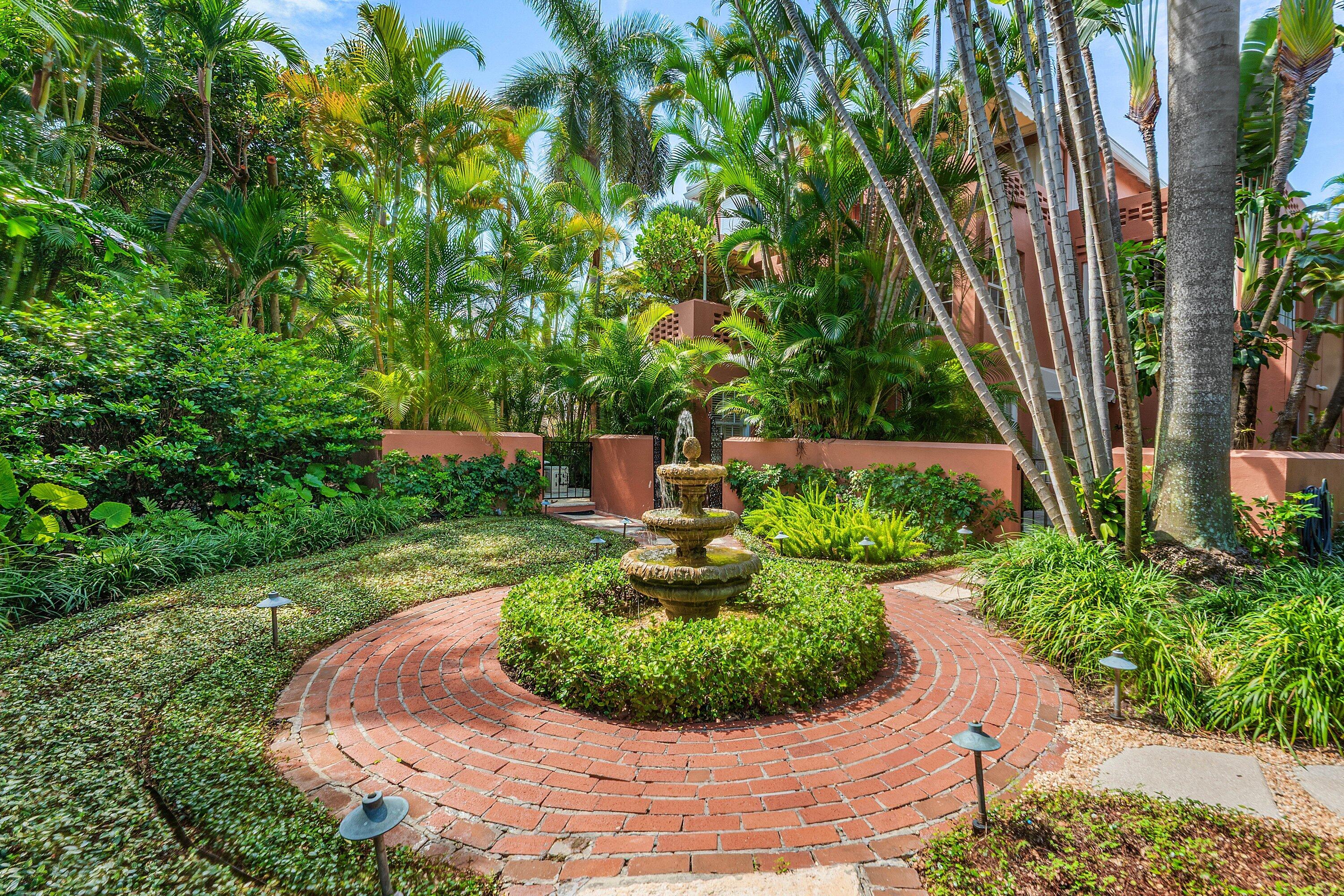 215 PHIPPS #2, Palm Beach FL 33480