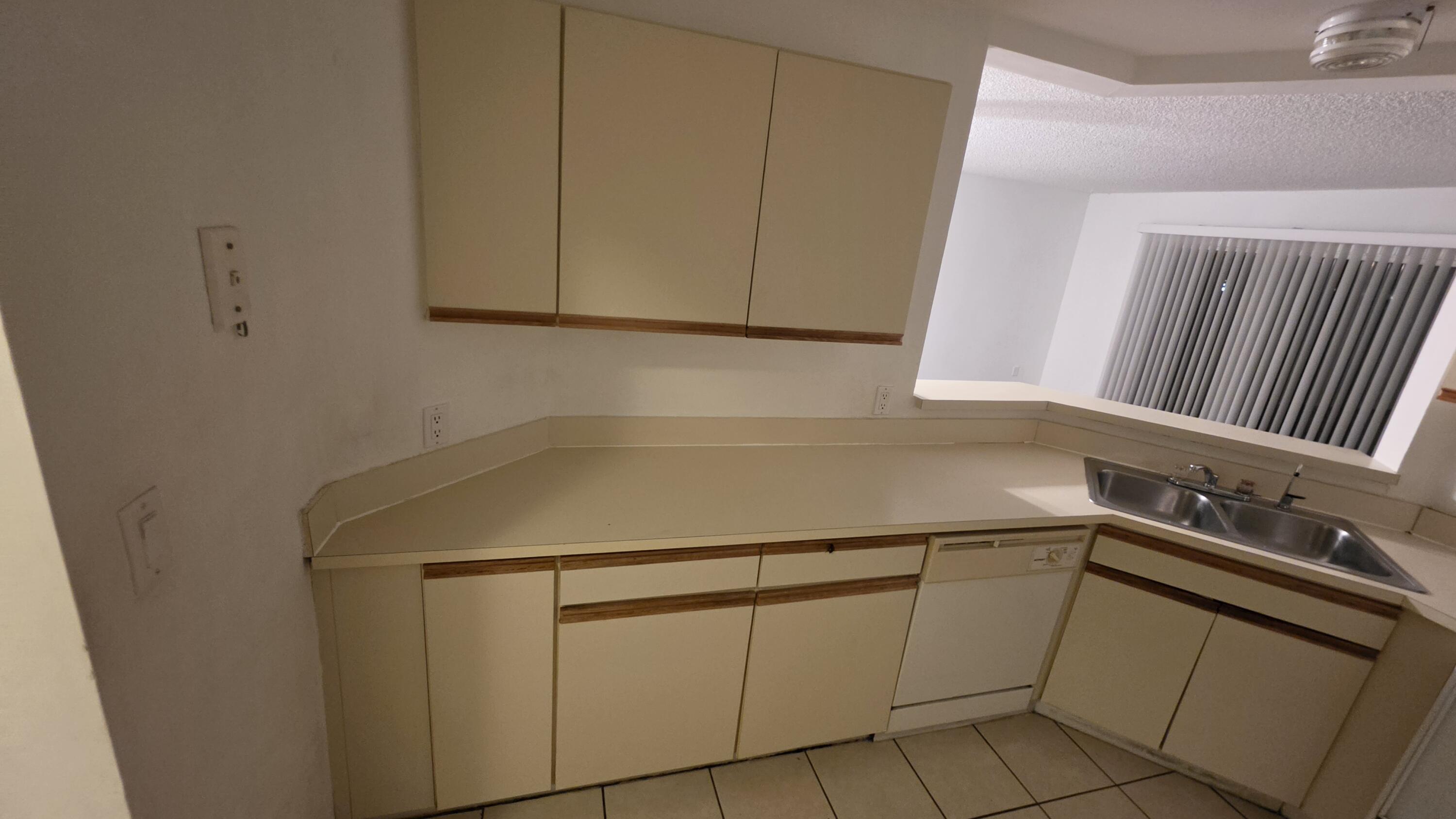 3453 NW 44TH #104, Oakland Park FL 33309