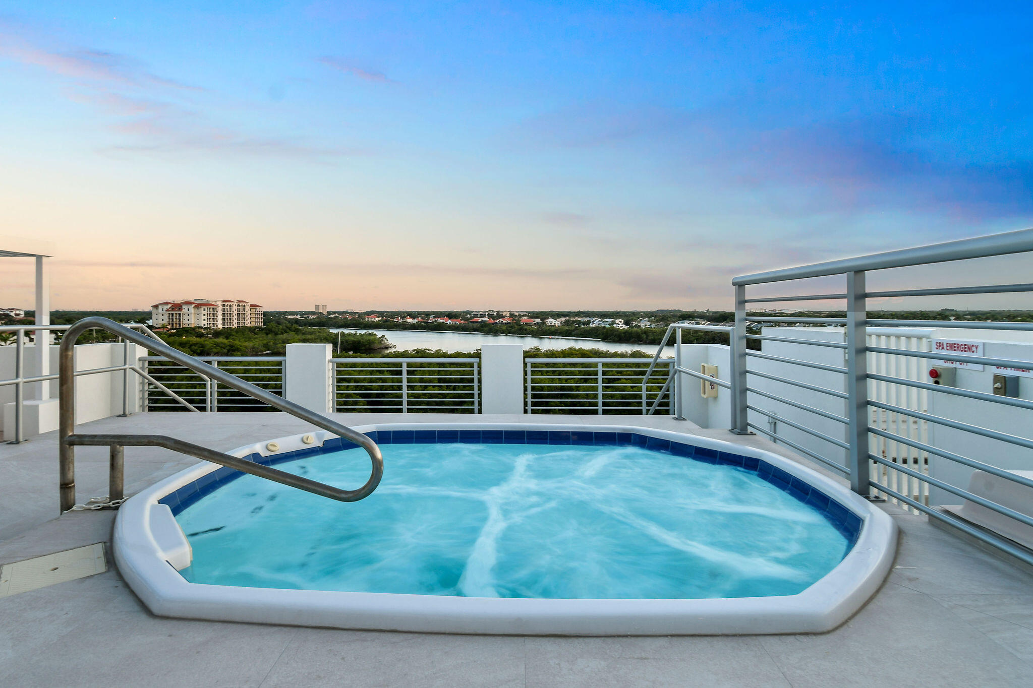 1 S COASTAL #202, Jupiter FL 33477