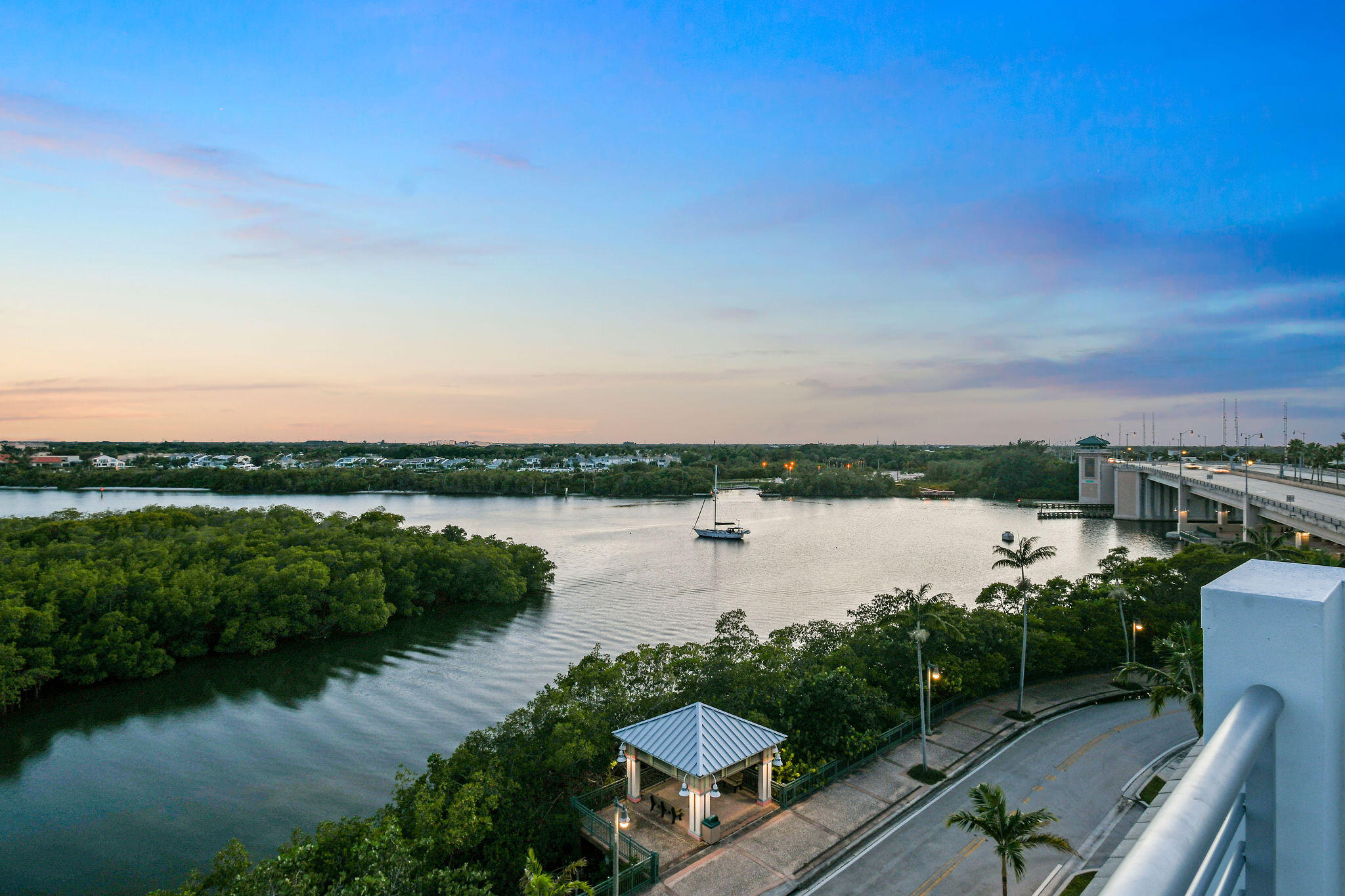 1 S COASTAL #202, Jupiter FL 33477