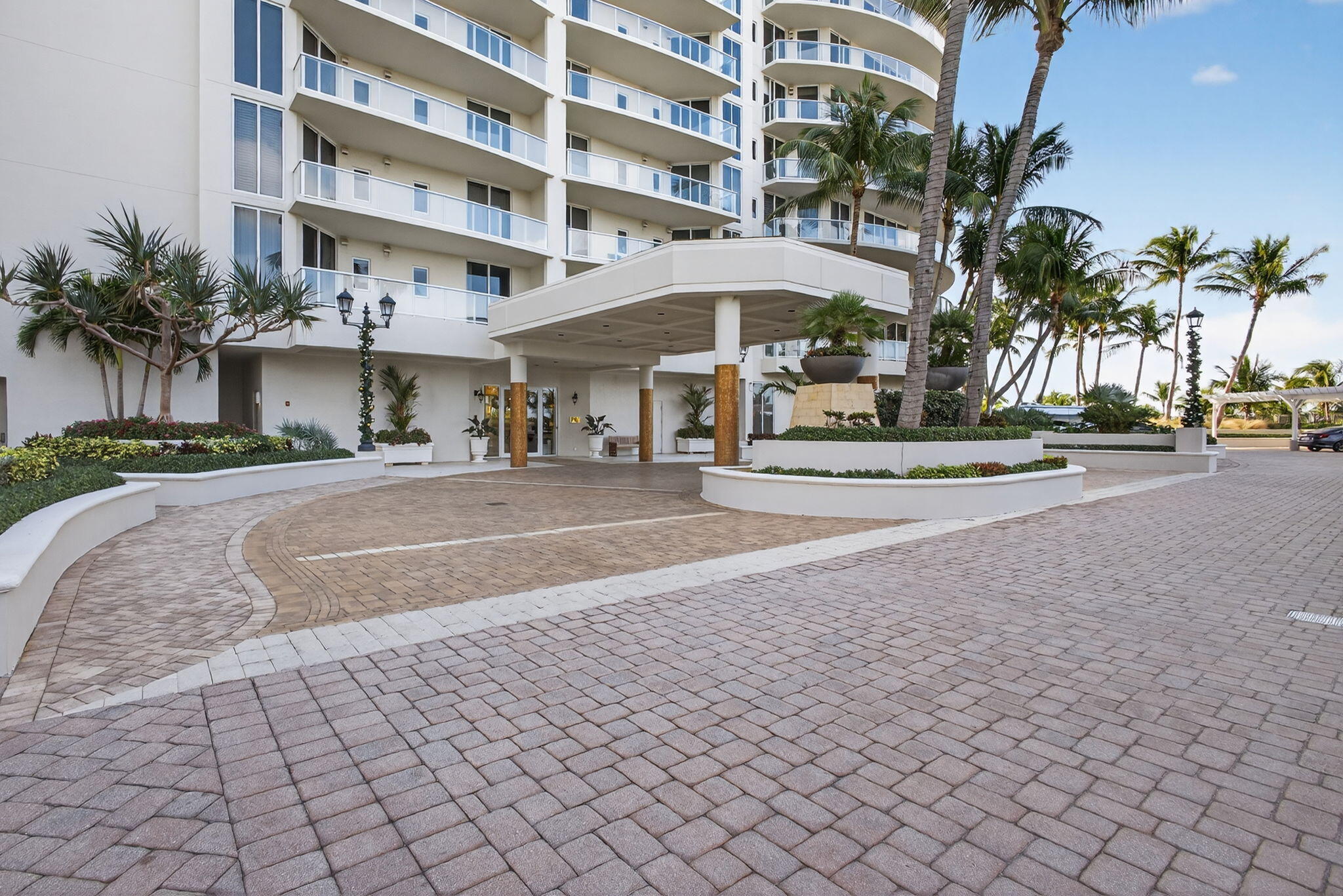 2700 N Ocean #905B, Riviera Beach FL 33404