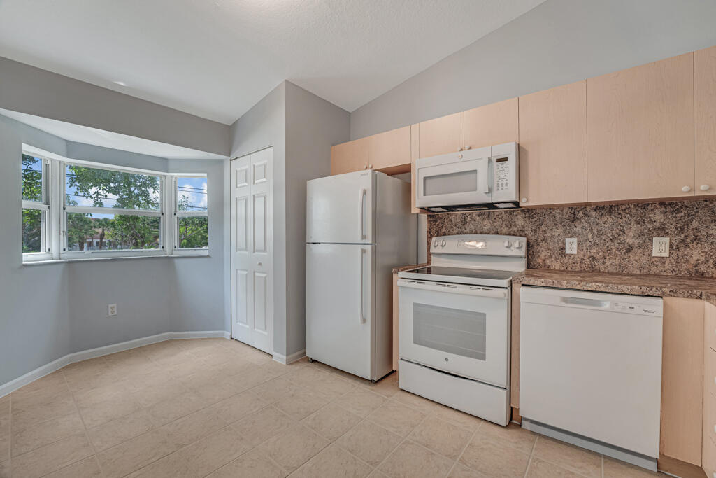 3810 N JOG #204, West Palm Beach FL 33411