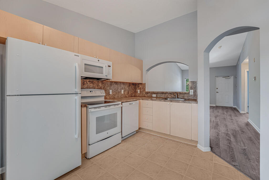 3810 N JOG #204, West Palm Beach FL 33411