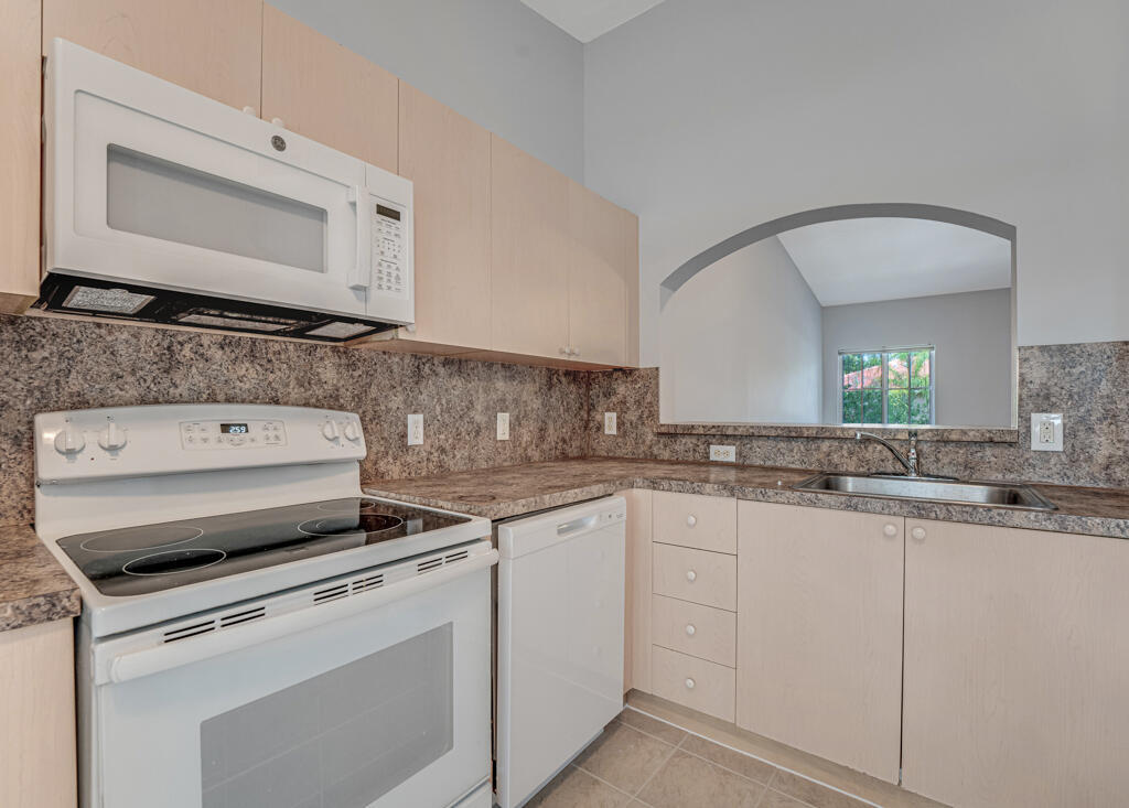 3810 N JOG #204, West Palm Beach FL 33411