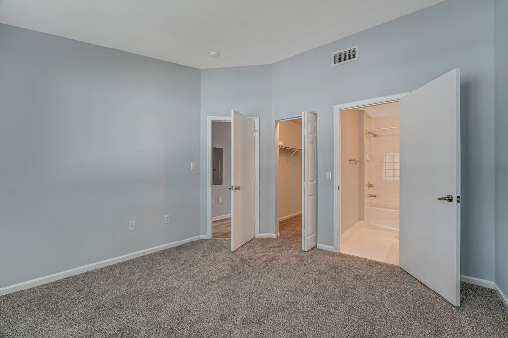 3810 N JOG #204, West Palm Beach FL 33411