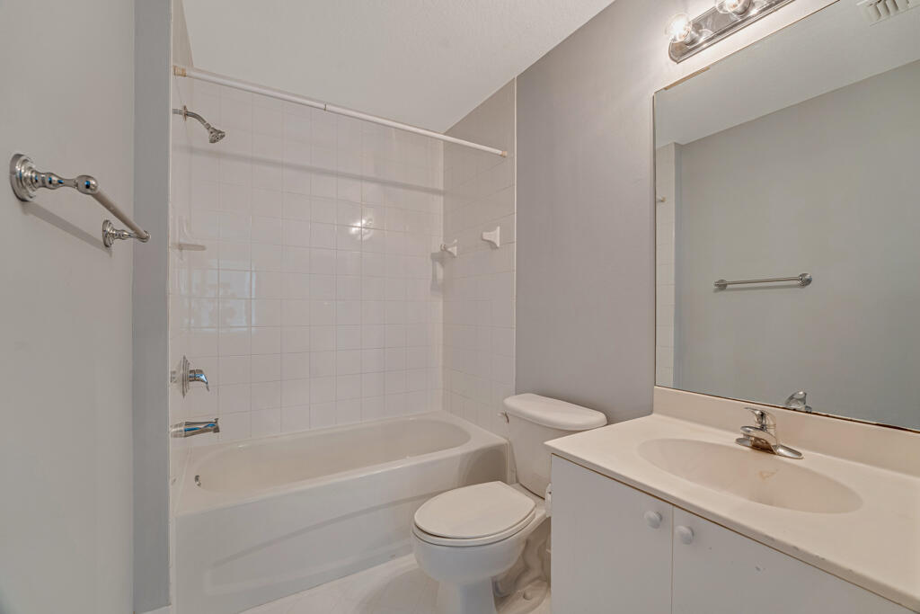 3810 N JOG #204, West Palm Beach FL 33411