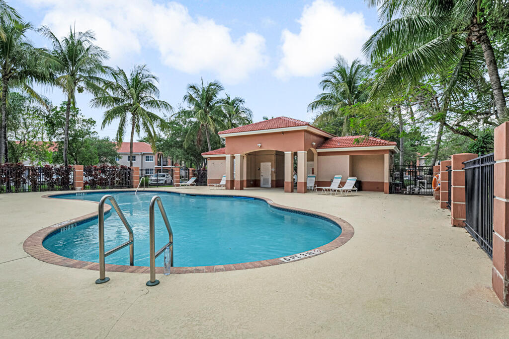 3810 N JOG #204, West Palm Beach FL 33411
