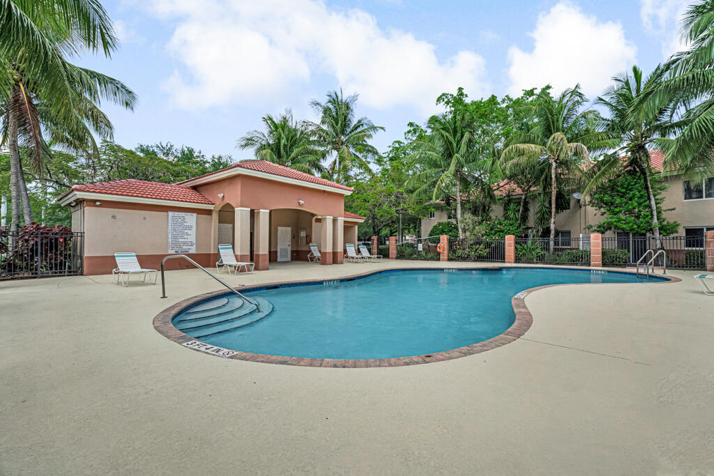 3810 N JOG #204, West Palm Beach FL 33411