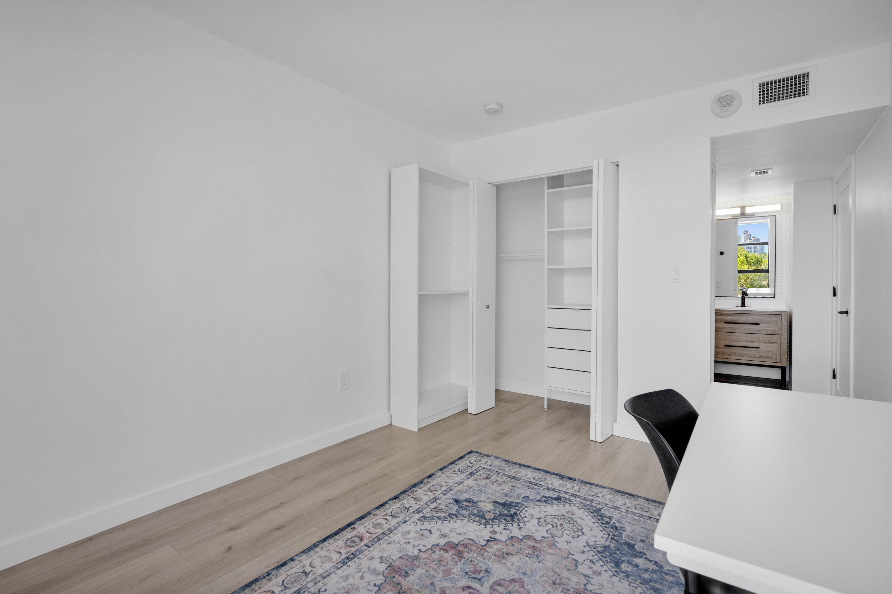 3701 N COUNTRY CLUB #404, Aventura FL 33180