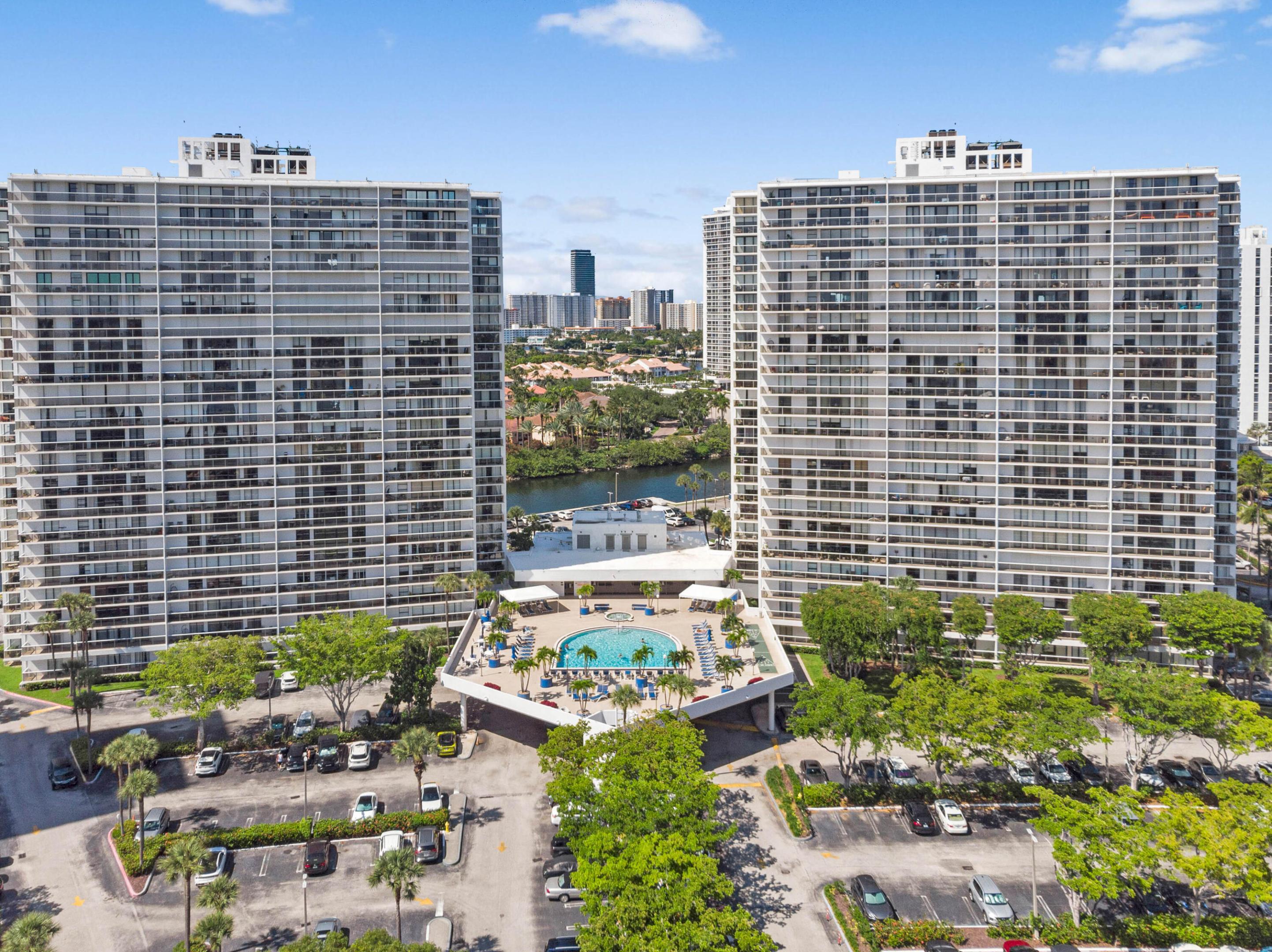 3701 N COUNTRY CLUB #404, Aventura FL 33180