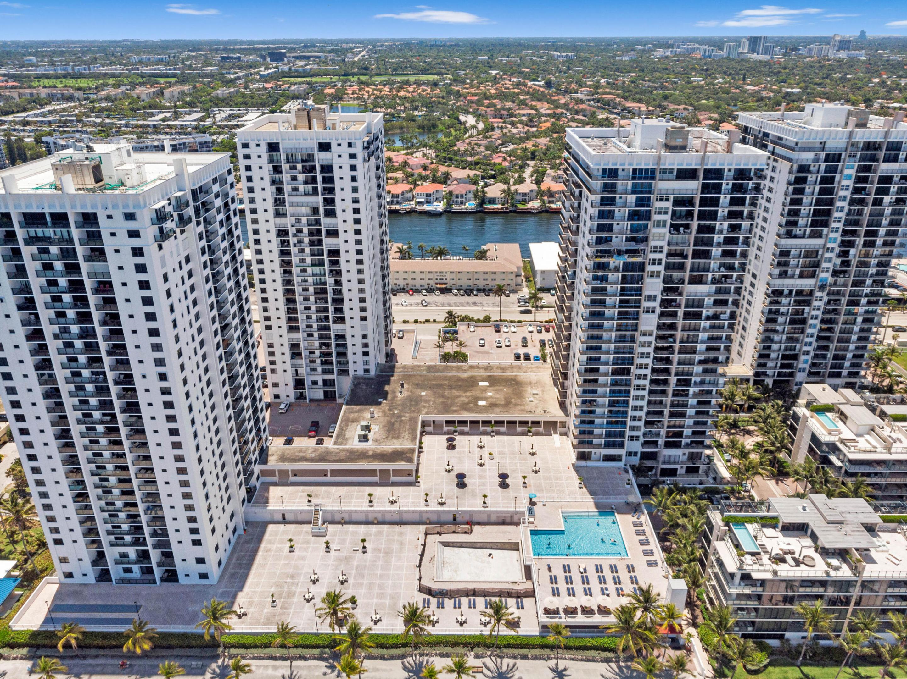3701 N COUNTRY CLUB #404, Aventura FL 33180