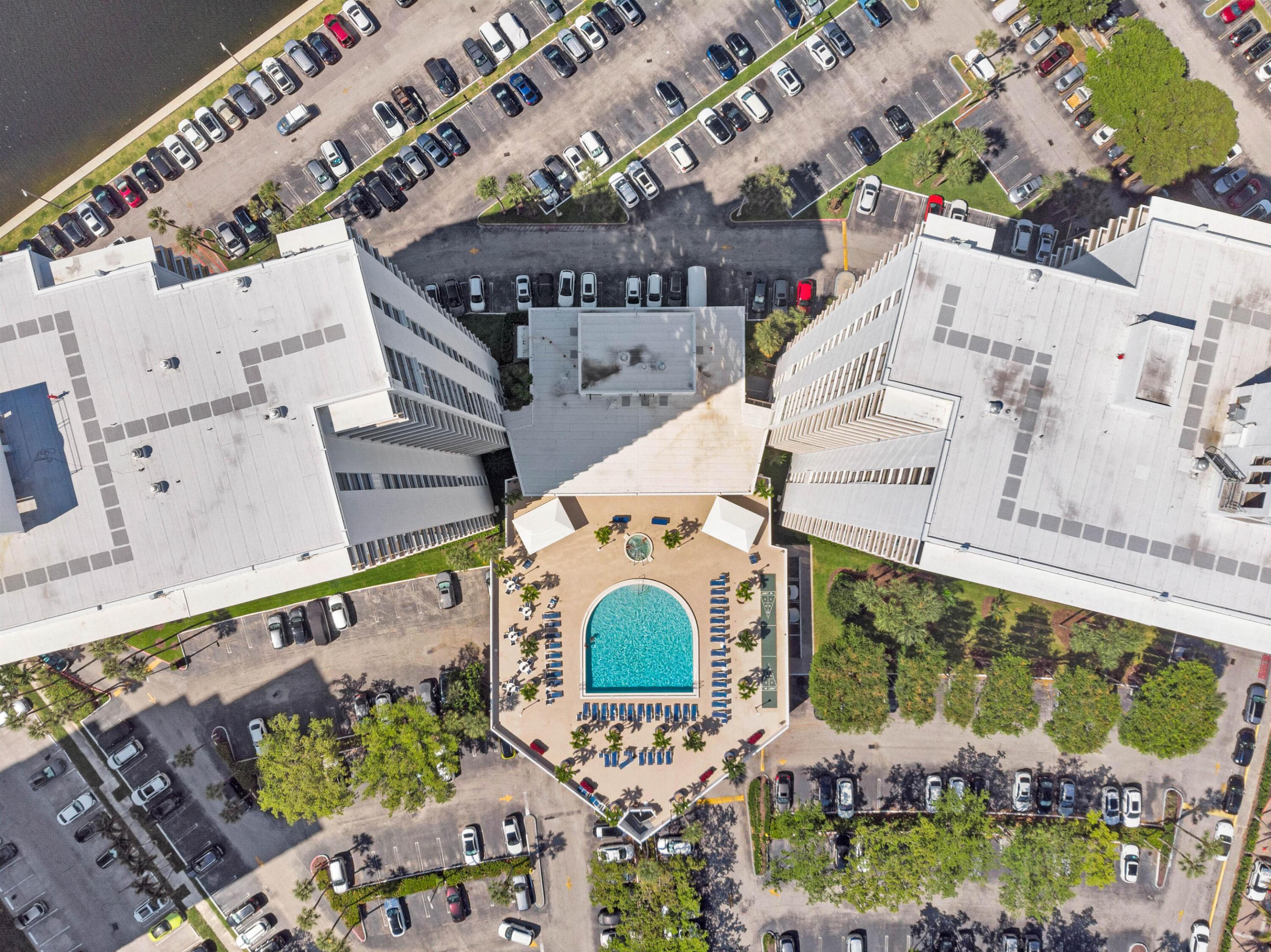 3701 N COUNTRY CLUB #404, Aventura FL 33180