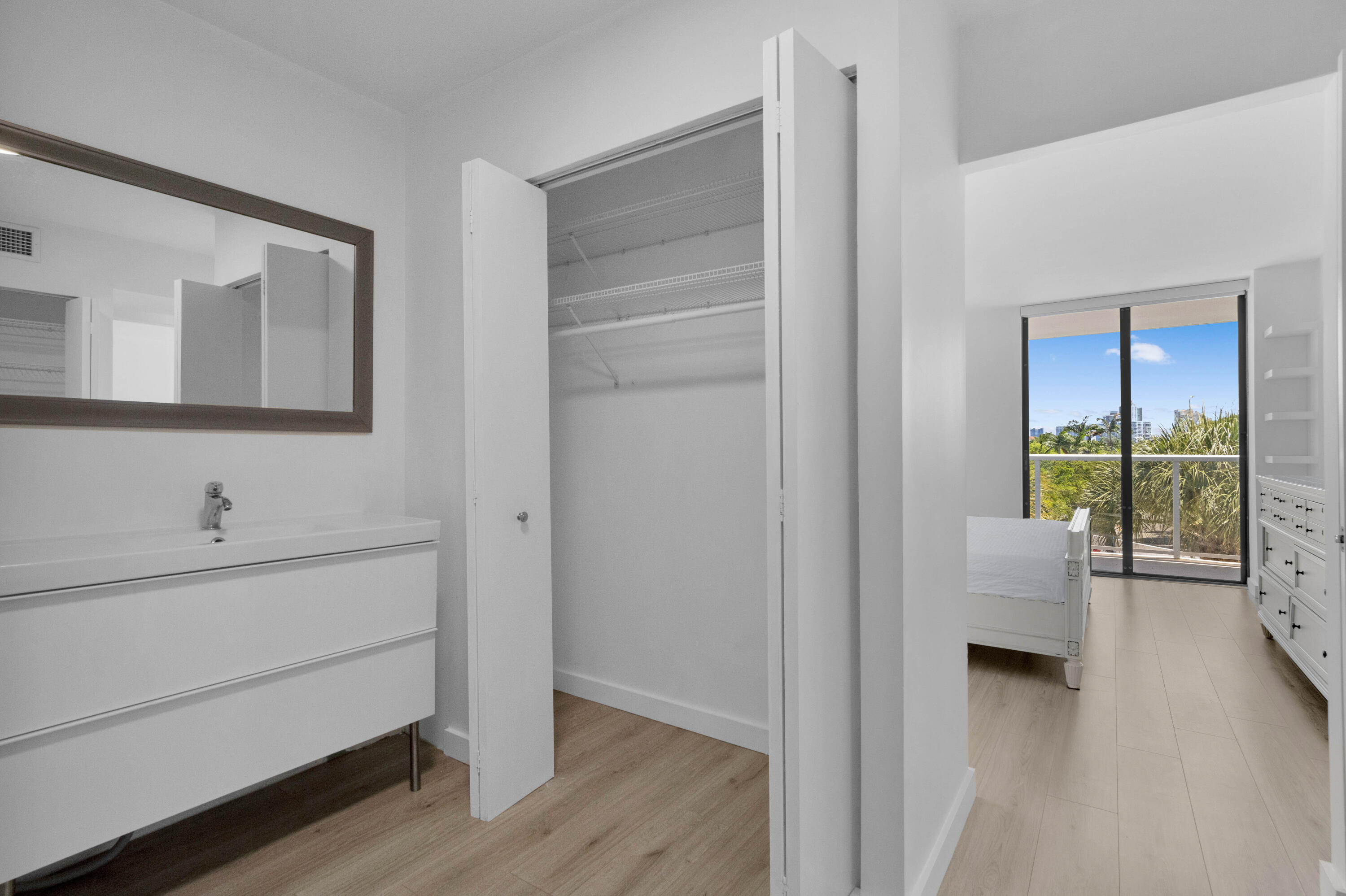 3701 N COUNTRY CLUB #404, Aventura FL 33180