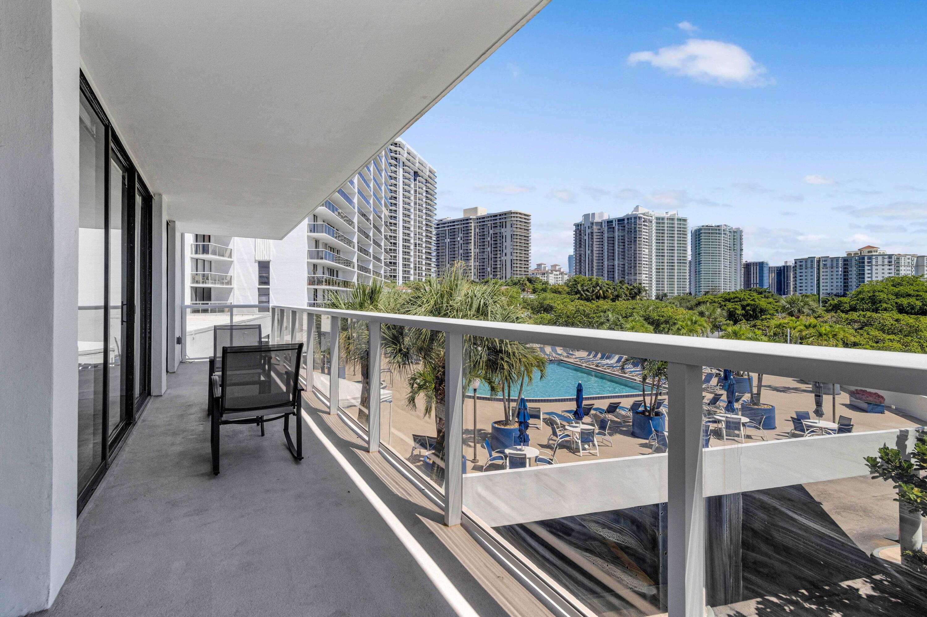 3701 N COUNTRY CLUB #404, Aventura FL 33180