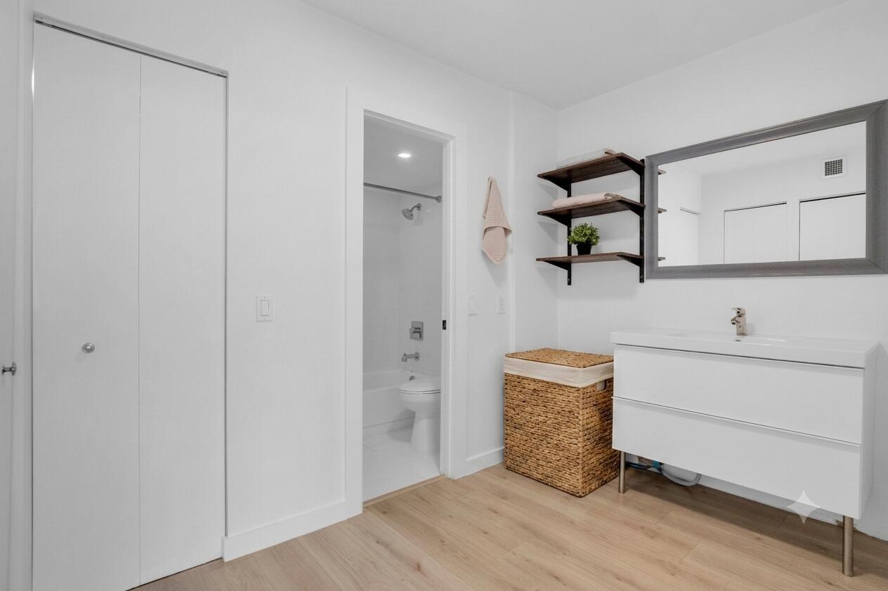 3701 N COUNTRY CLUB #404, Aventura FL 33180