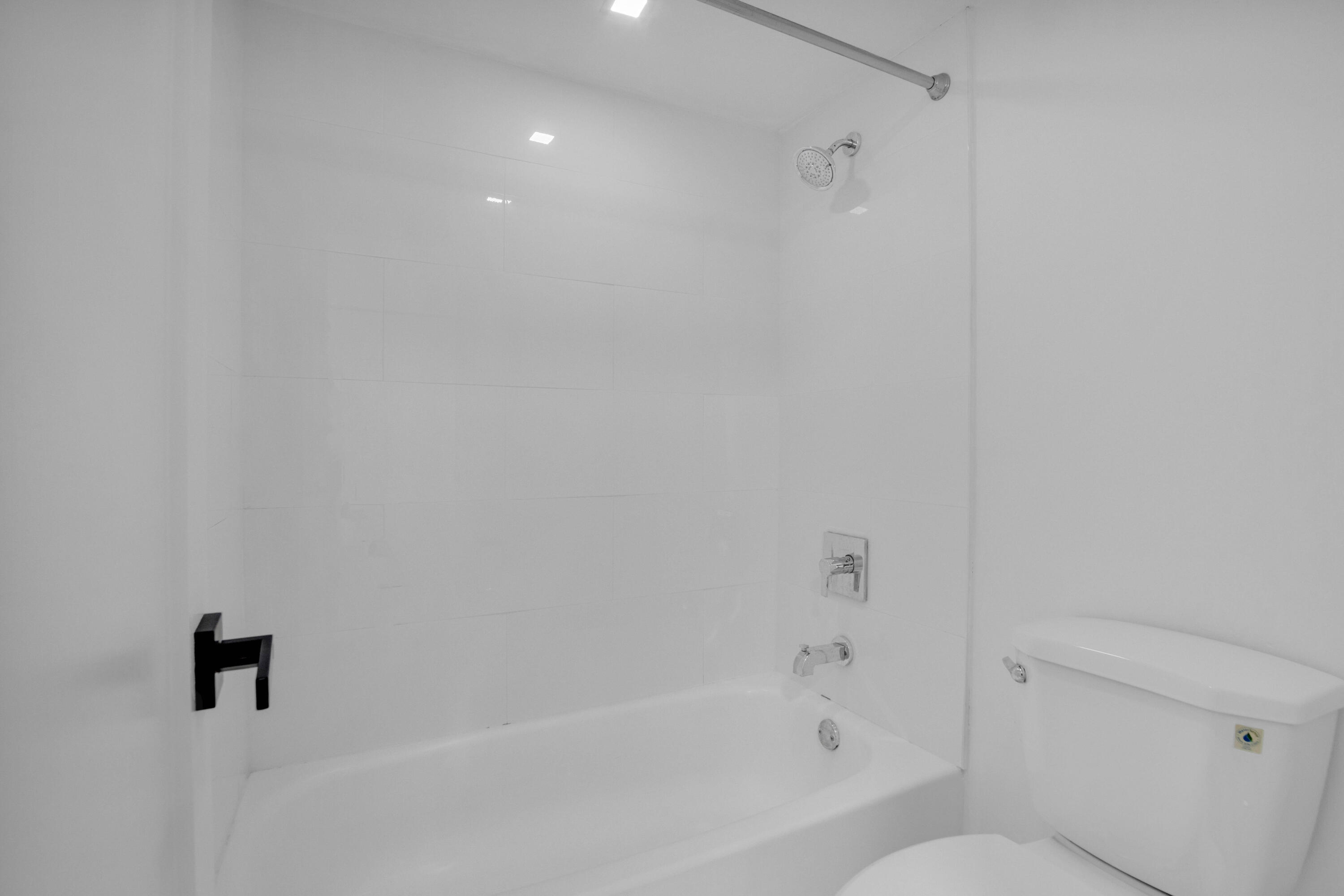 3701 N COUNTRY CLUB #404, Aventura FL 33180