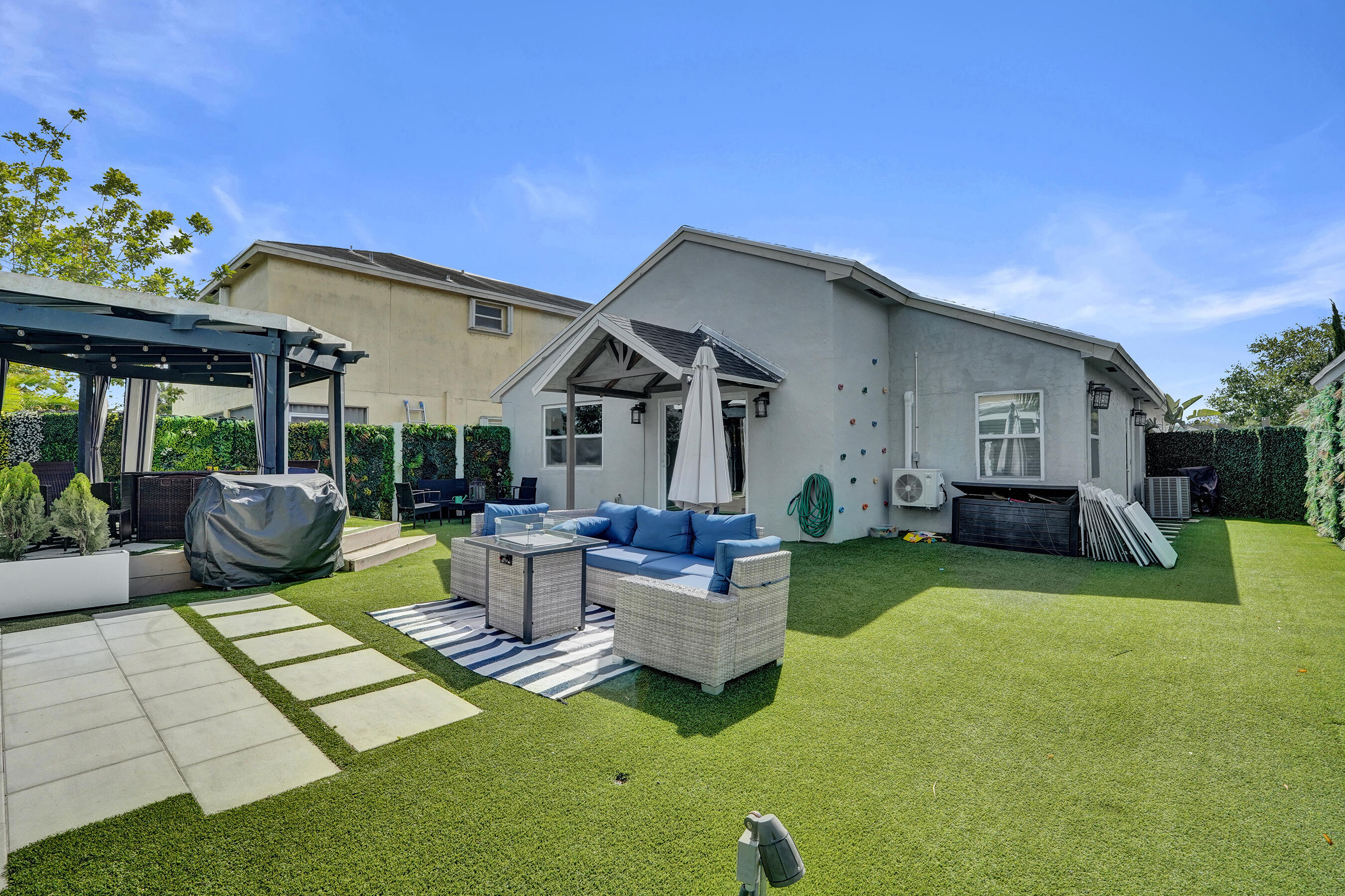 372 W Riverbend #372, Sunrise FL 33326
