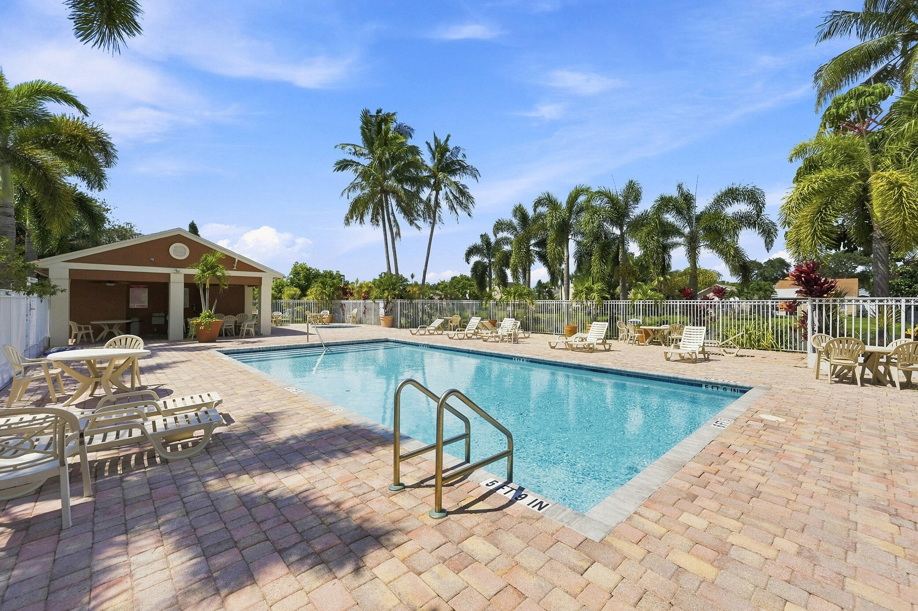 372 W Riverbend #372, Sunrise FL 33326