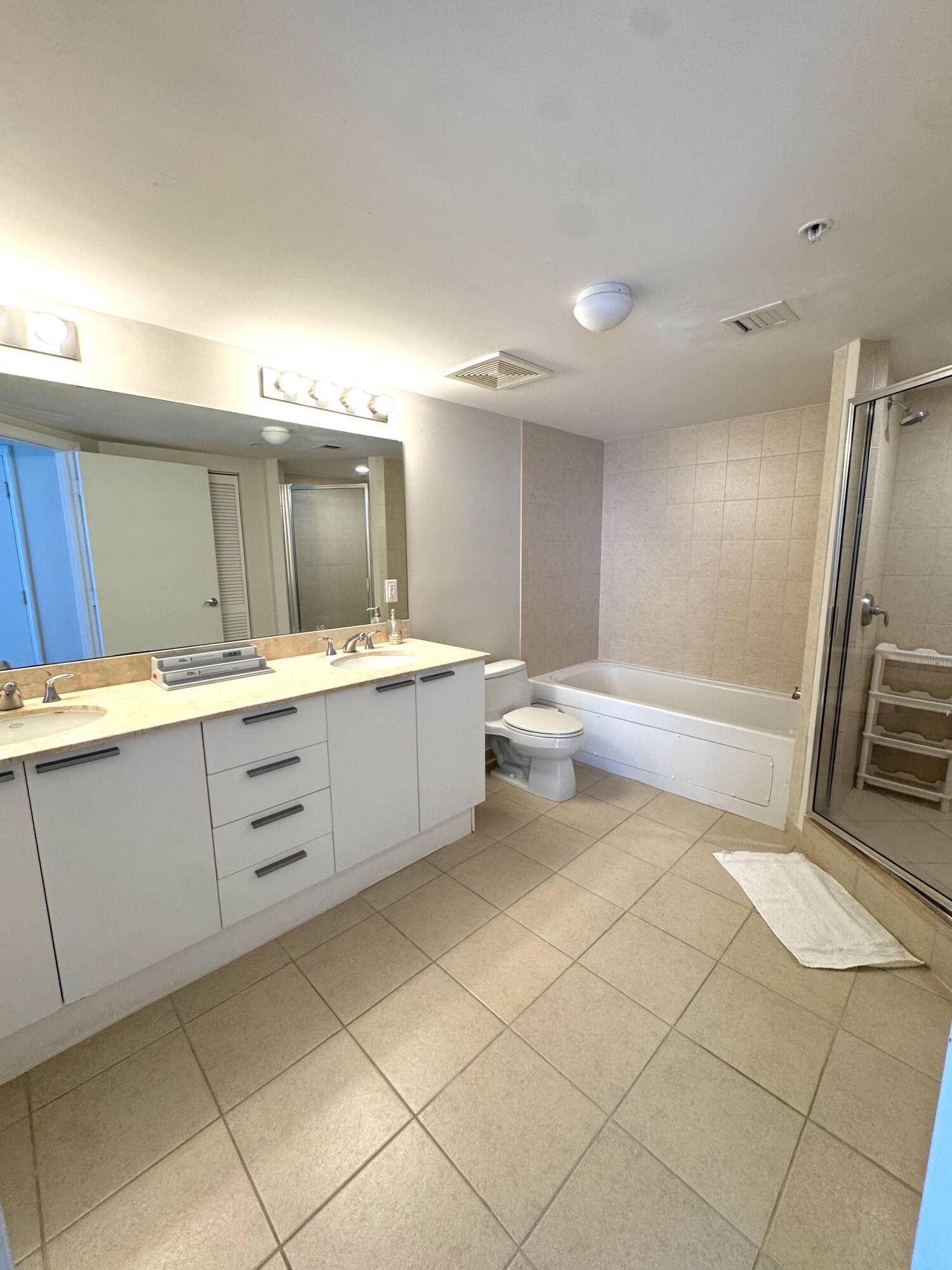 16699 COLLINS #2410, Sunny Isles Beach FL 33160