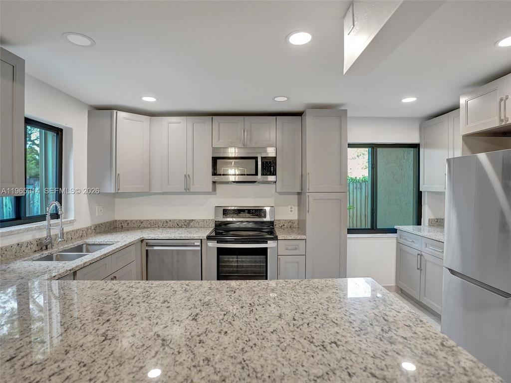 6 CHESTNUT, Cooper City FL 33026