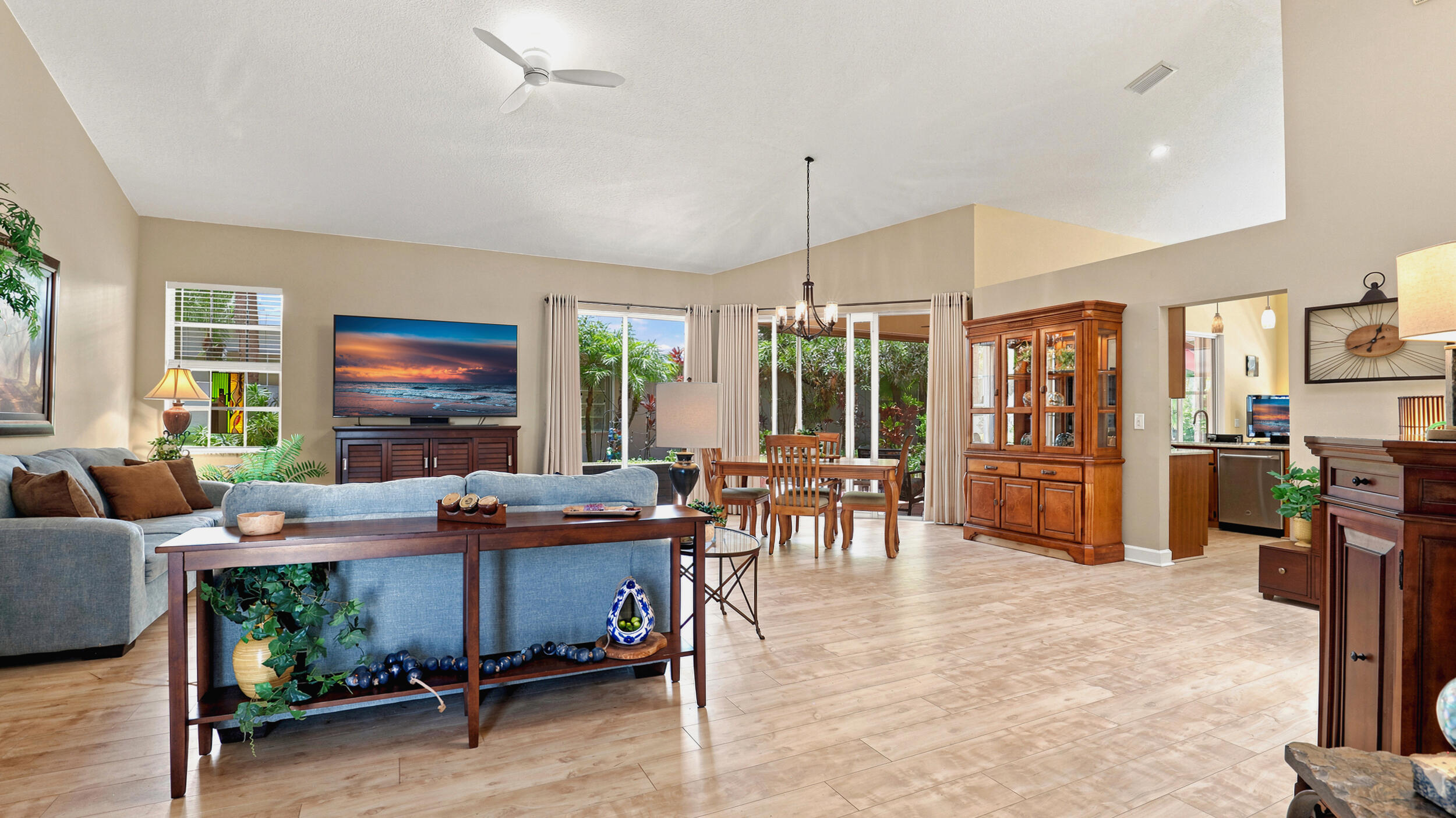 1109 Lytham, West Palm Beach FL 33411