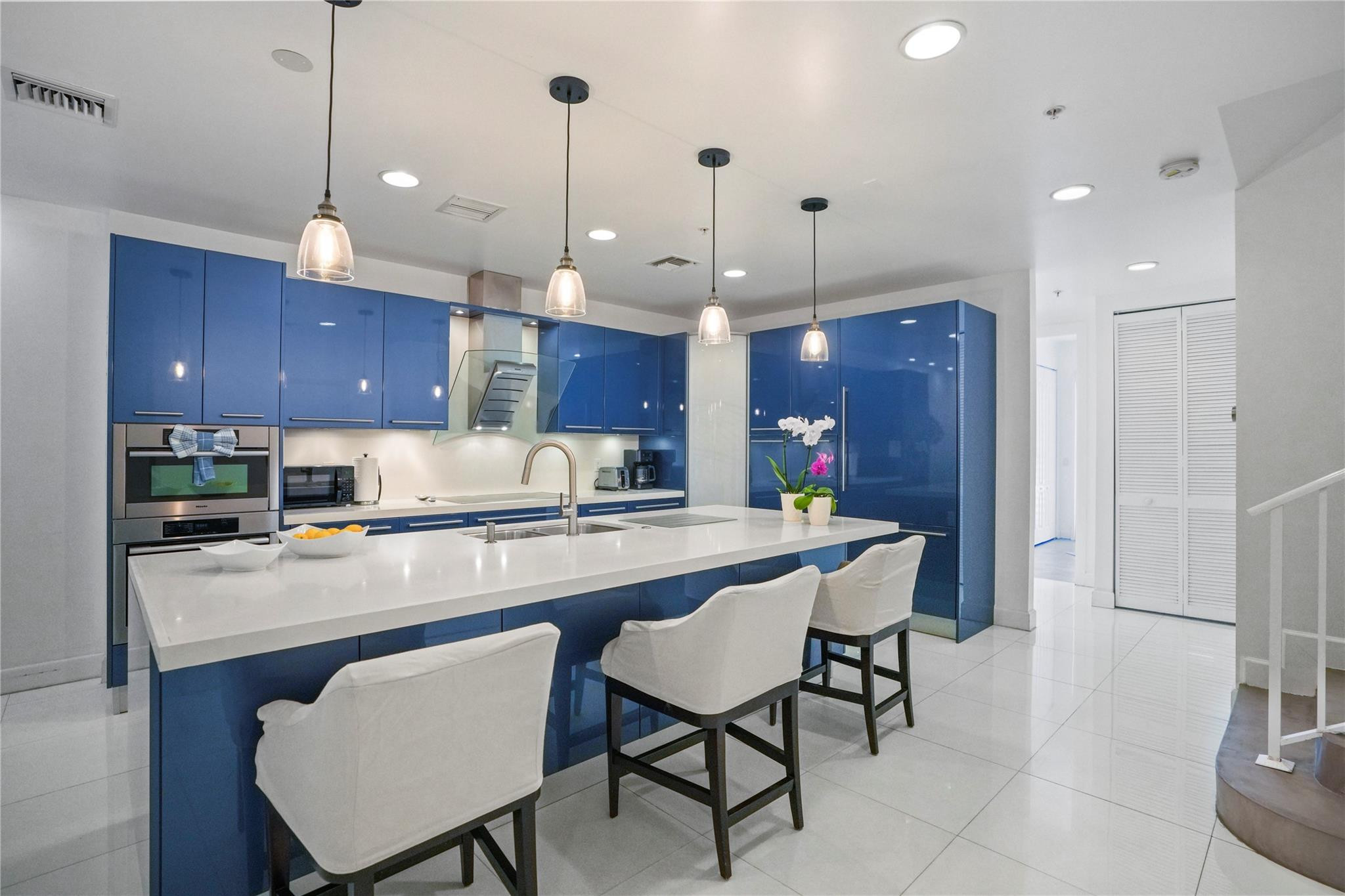 347 Oak #B1, Hollywood FL 33019