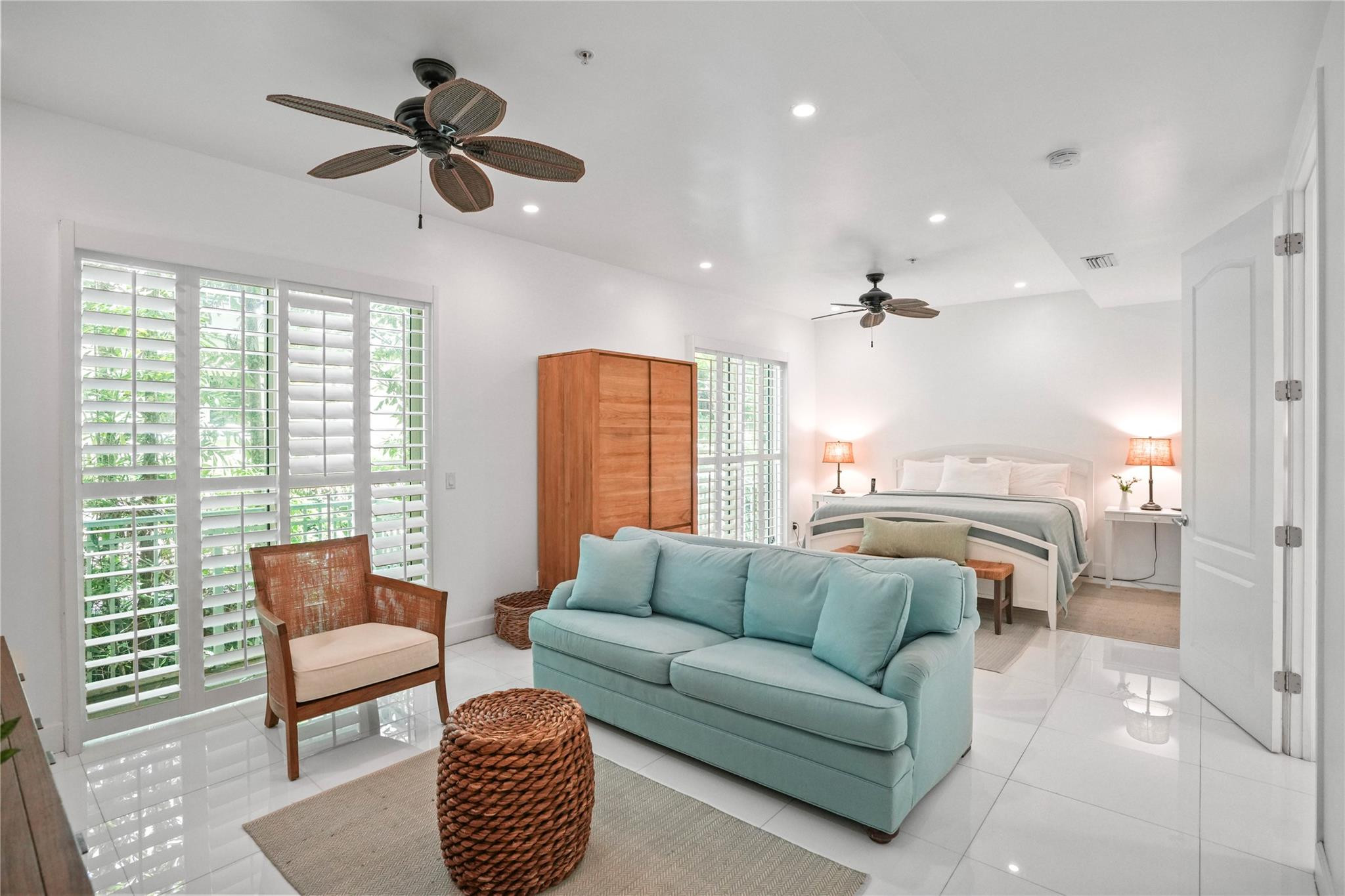 347 Oak #B1, Hollywood FL 33019