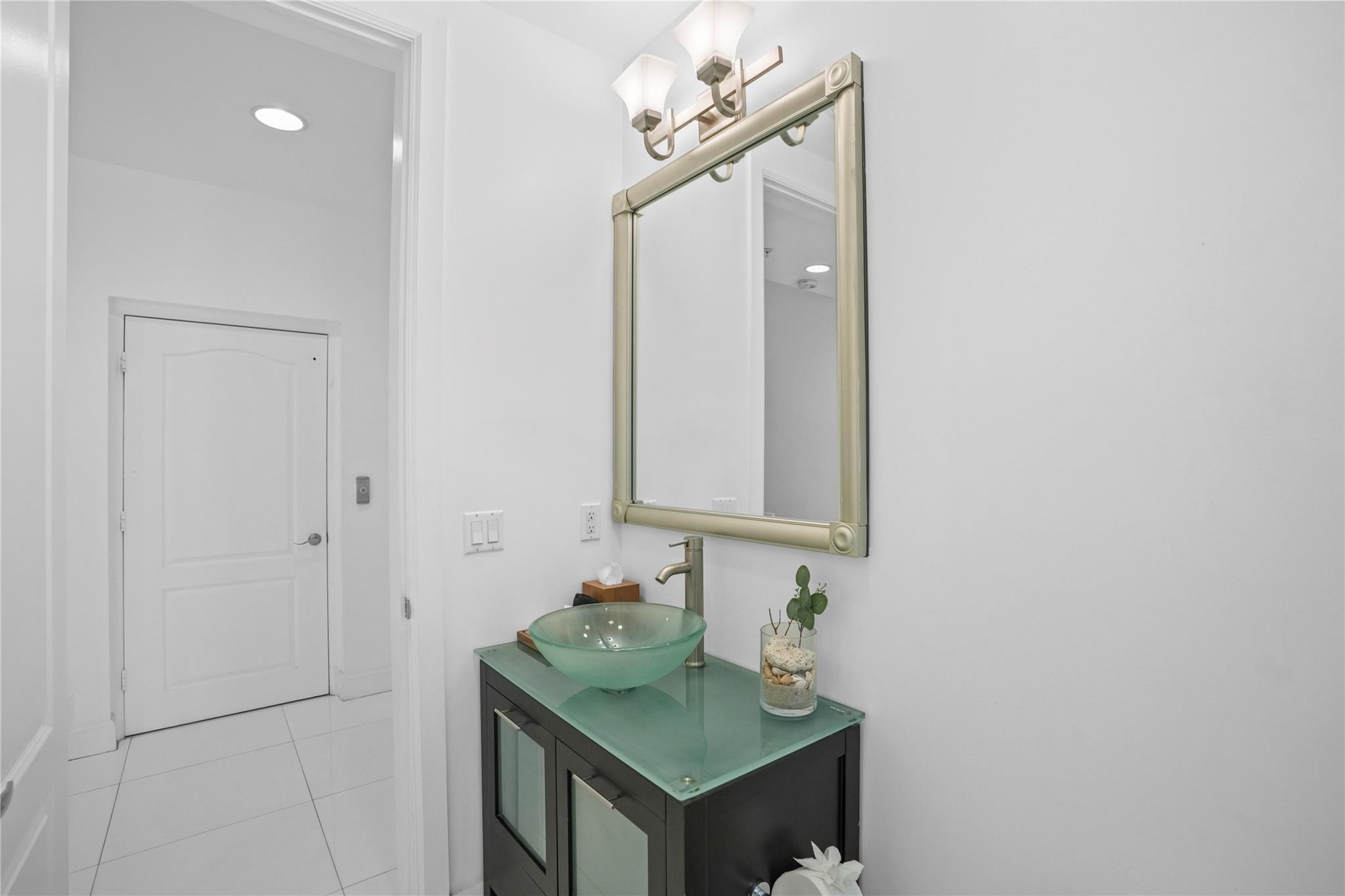 347 Oak #B1, Hollywood FL 33019