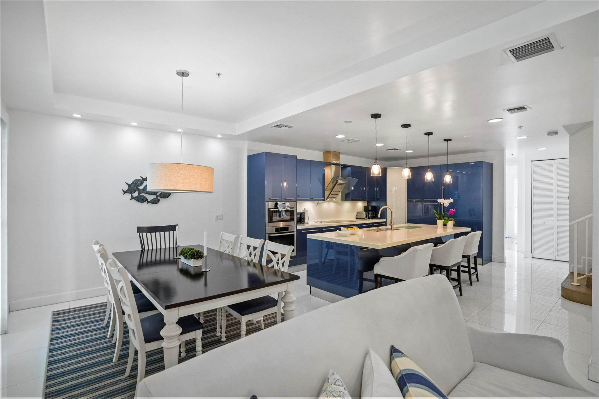347 Oak #B1, Hollywood FL 33019