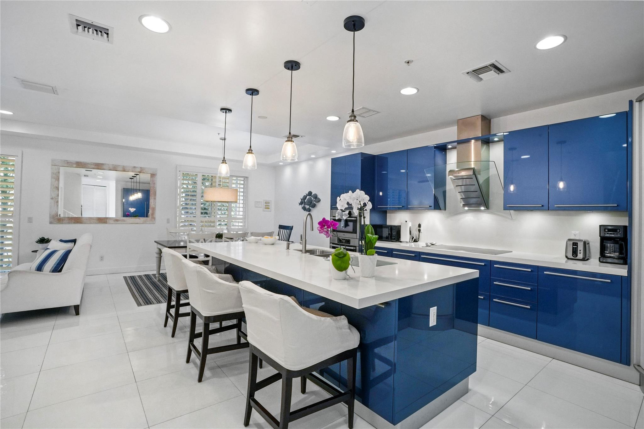 347 Oak #B1, Hollywood FL 33019