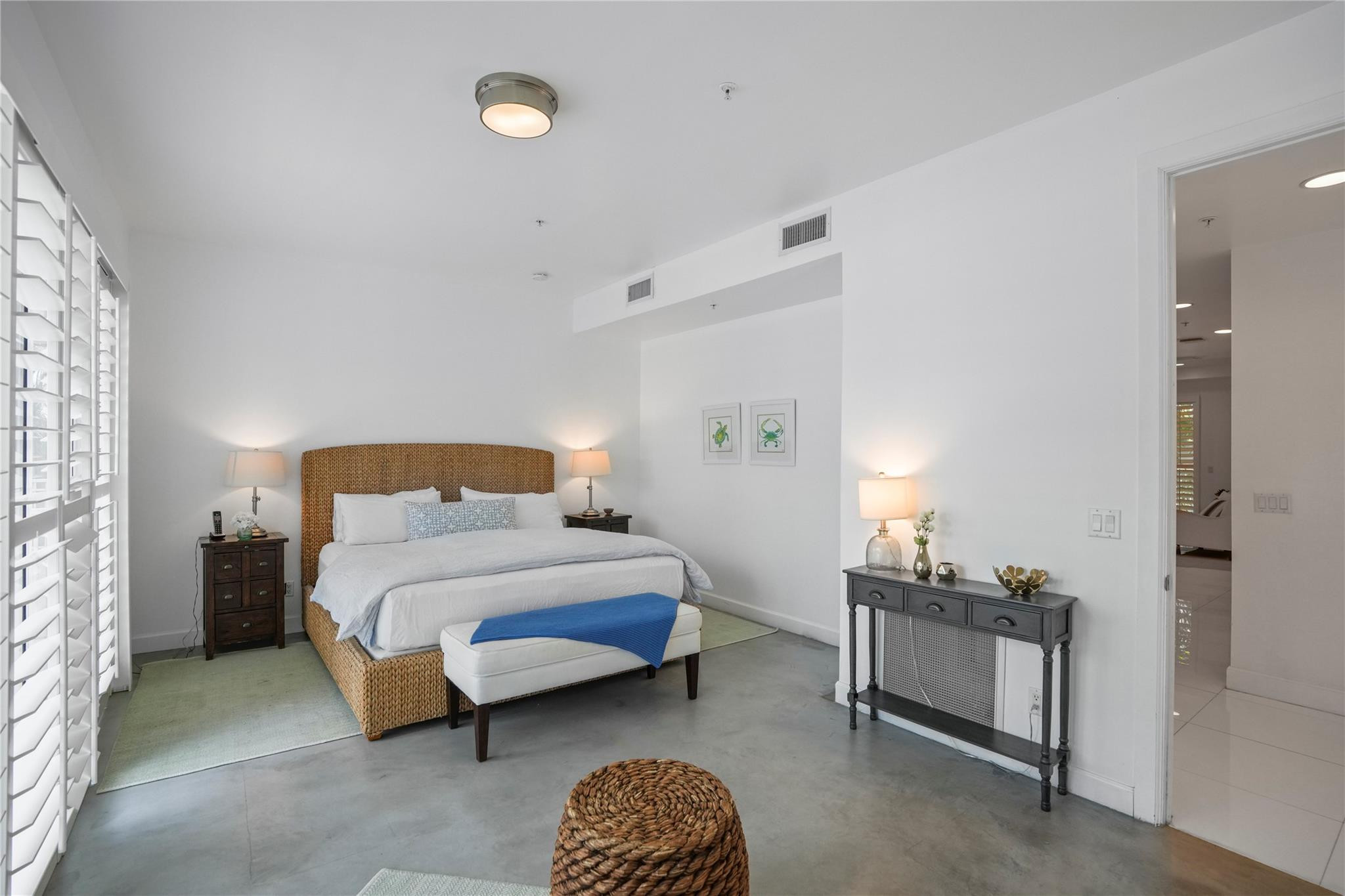 347 Oak #B1, Hollywood FL 33019