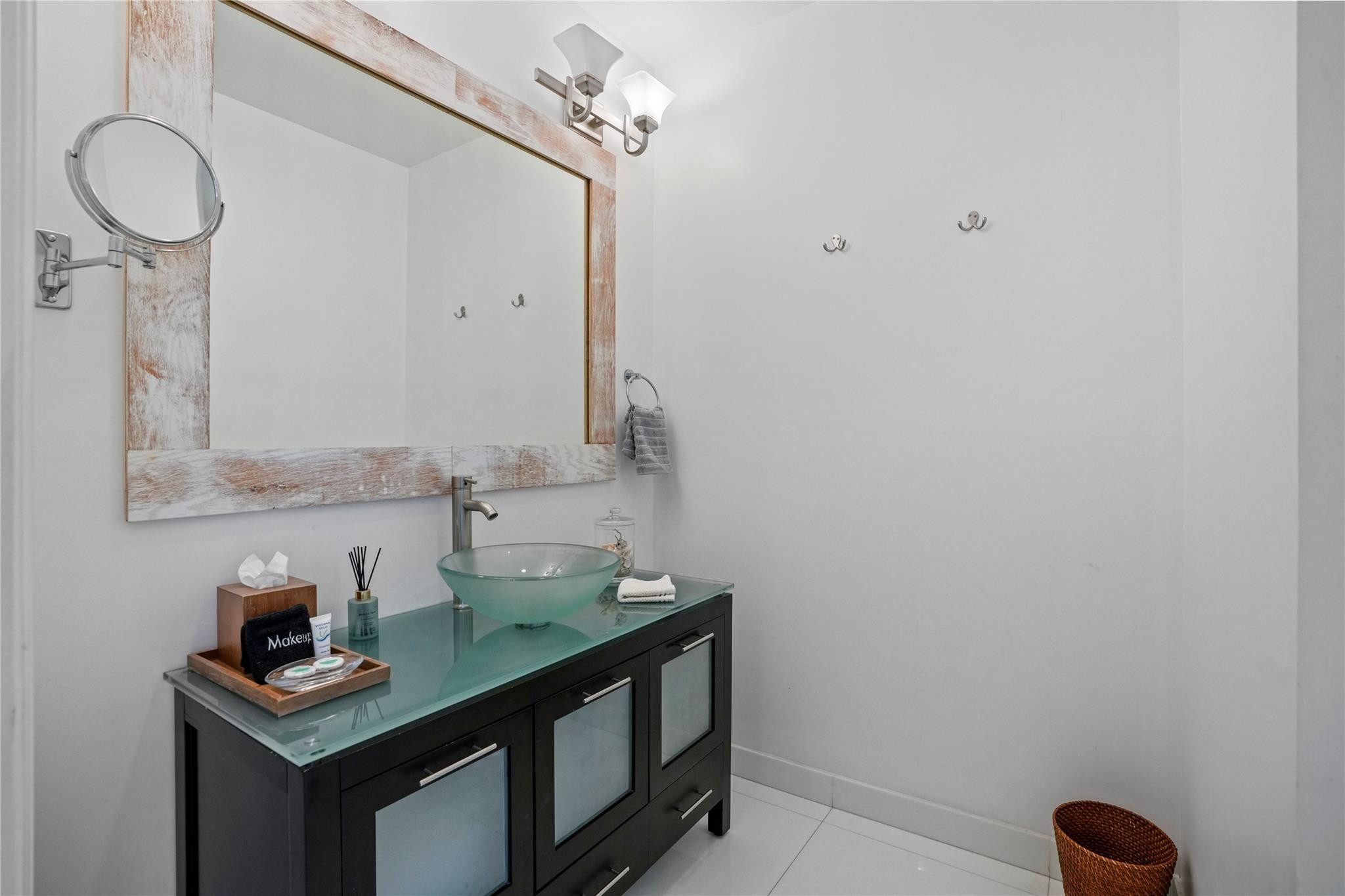 347 Oak #B1, Hollywood FL 33019