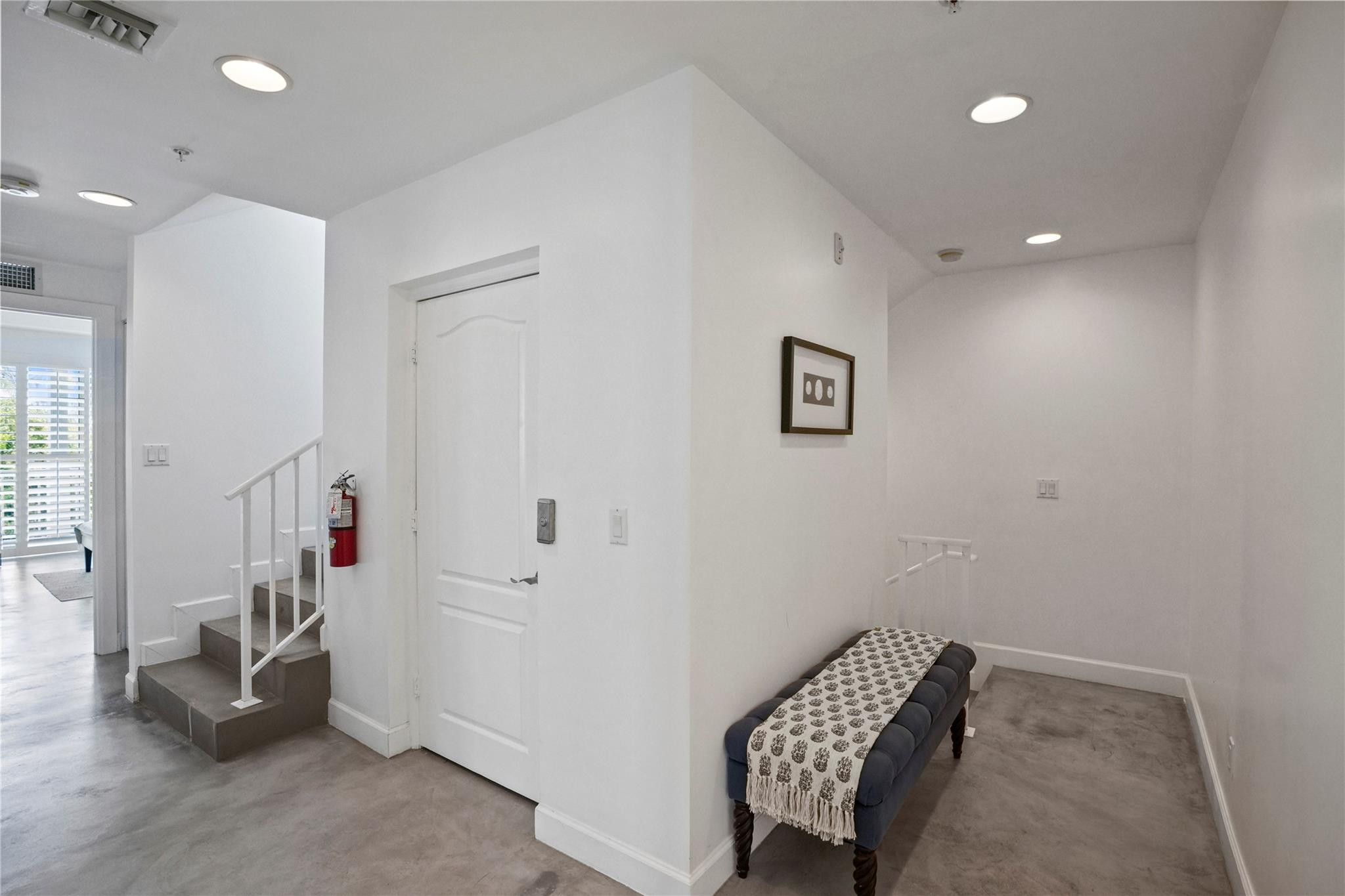 347 Oak #B1, Hollywood FL 33019