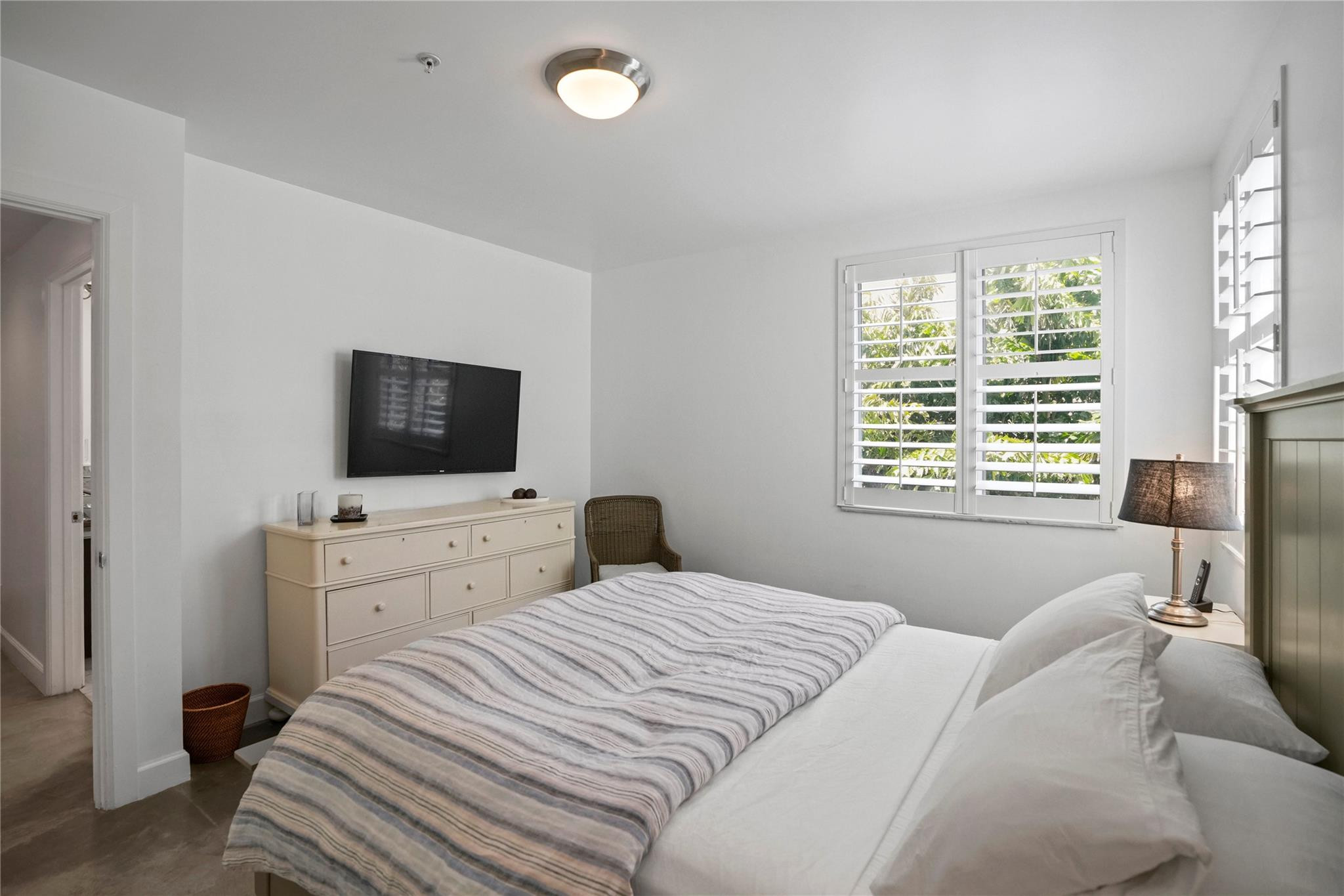 347 Oak #B1, Hollywood FL 33019