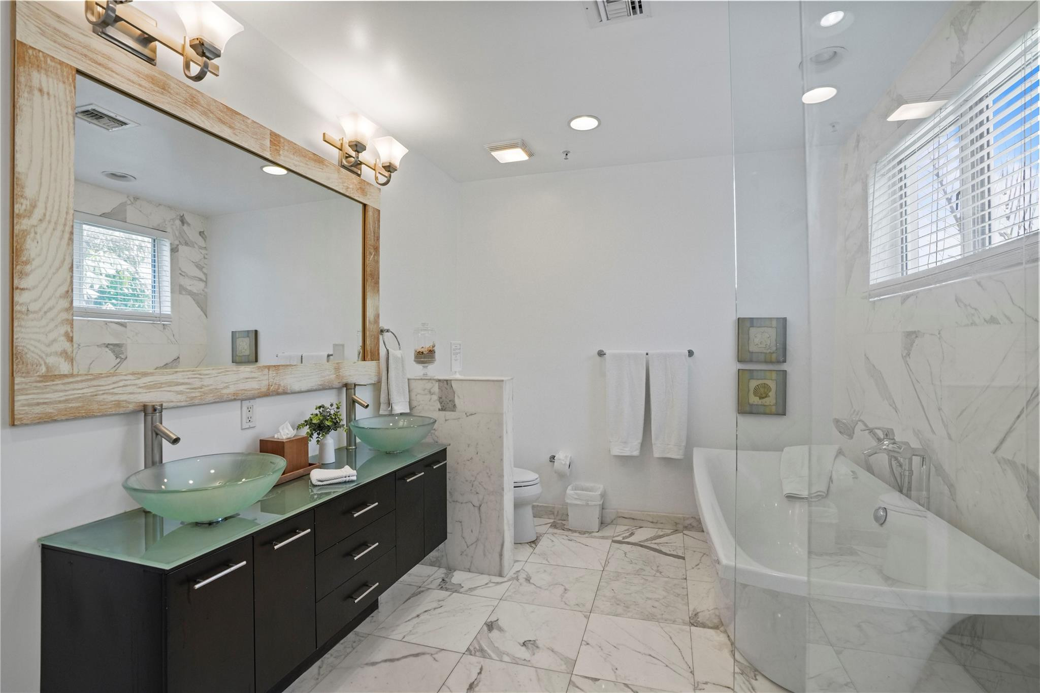 347 Oak #B1, Hollywood FL 33019