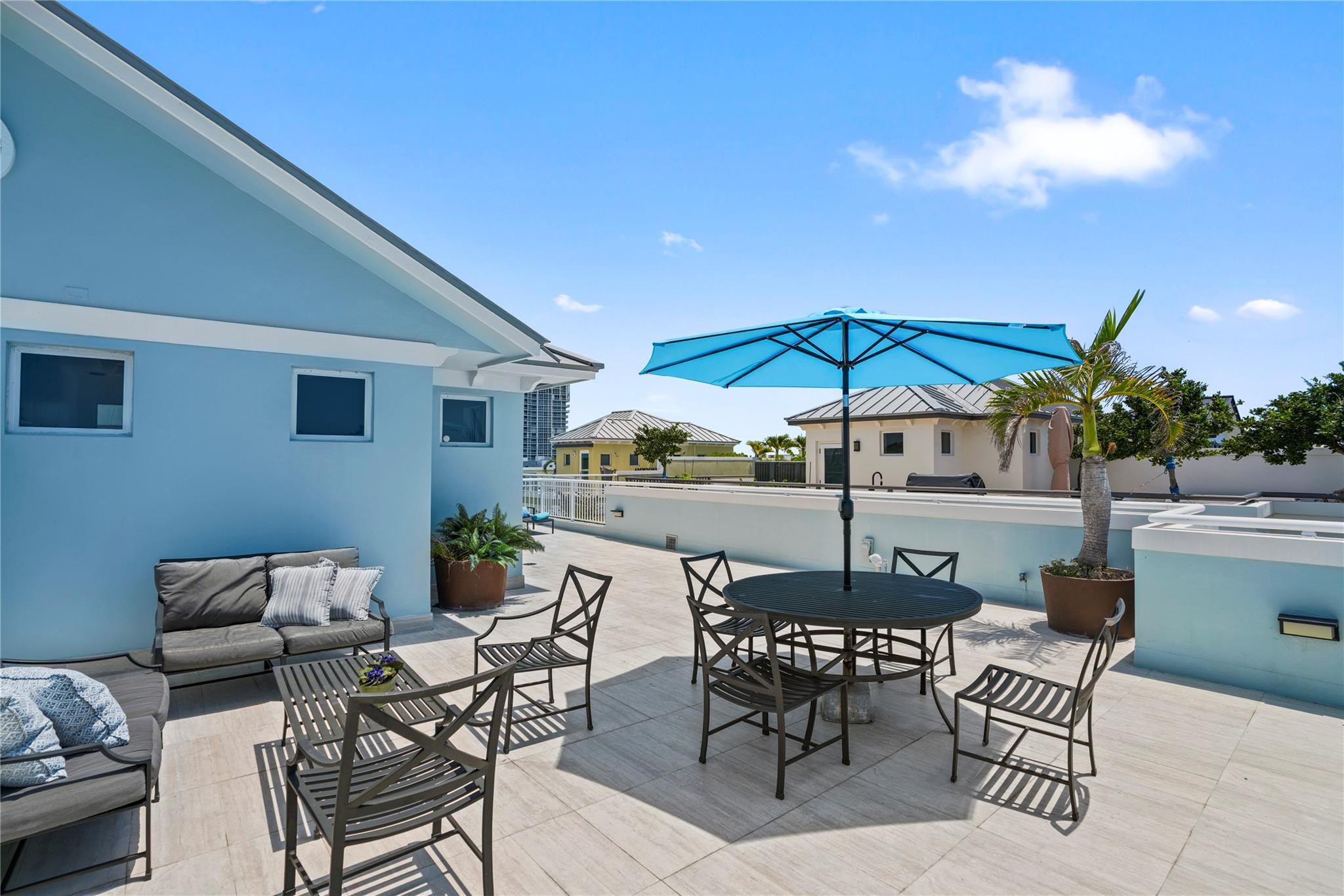 347 Oak #B1, Hollywood FL 33019