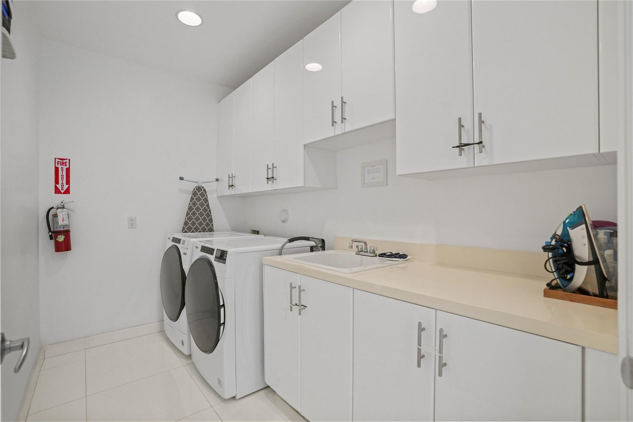 347 Oak #B1, Hollywood FL 33019