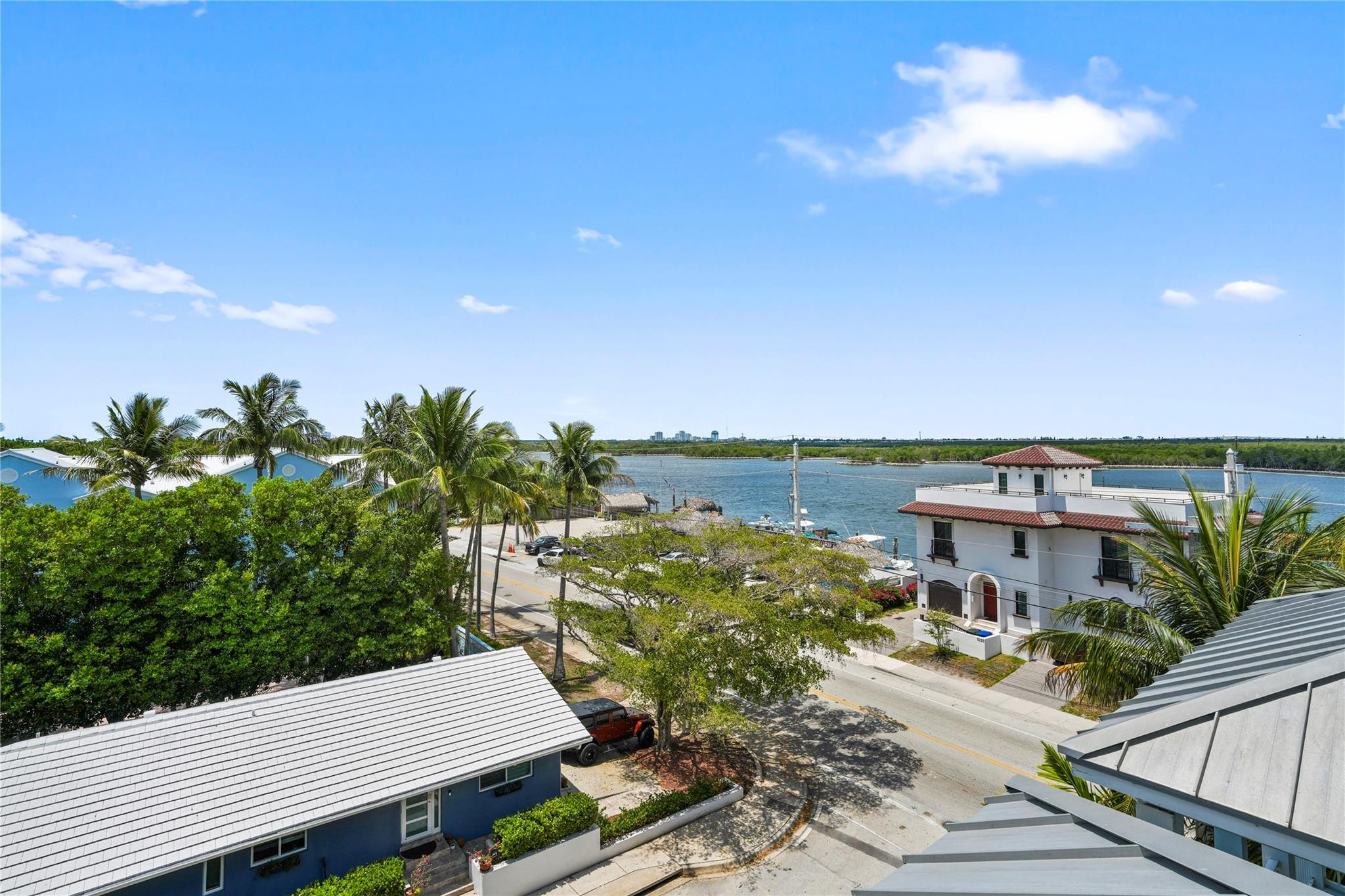 347 Oak #B1, Hollywood FL 33019