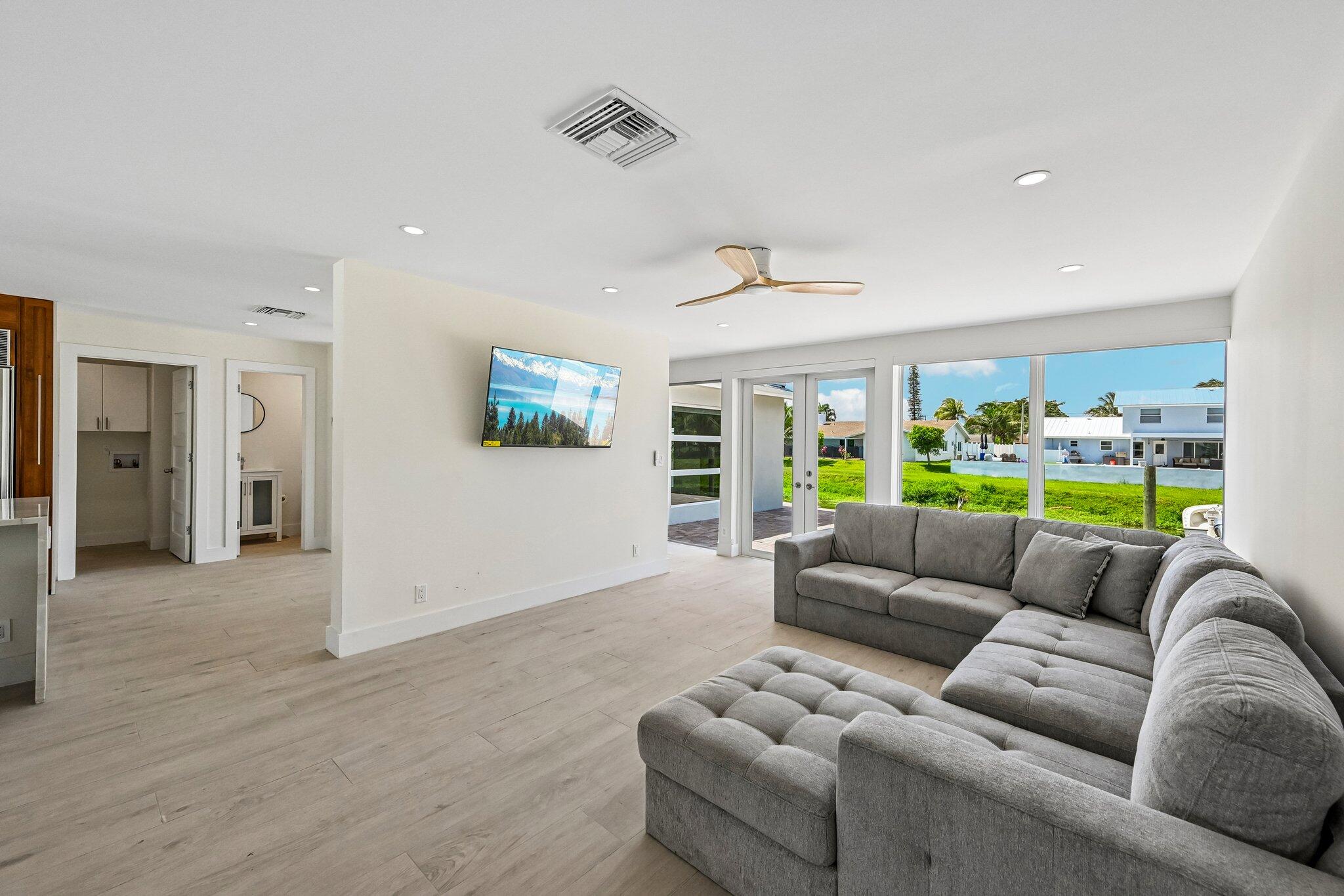 1051 SW 25th, Boynton Beach FL 33426