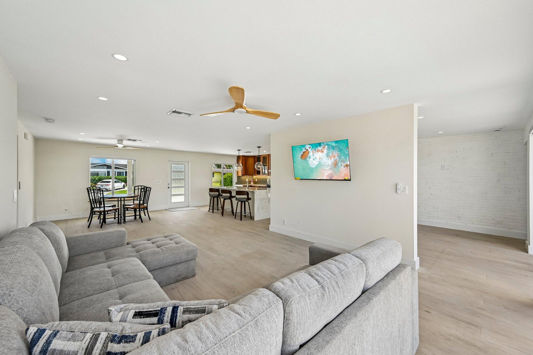 1051 SW 25th, Boynton Beach FL 33426