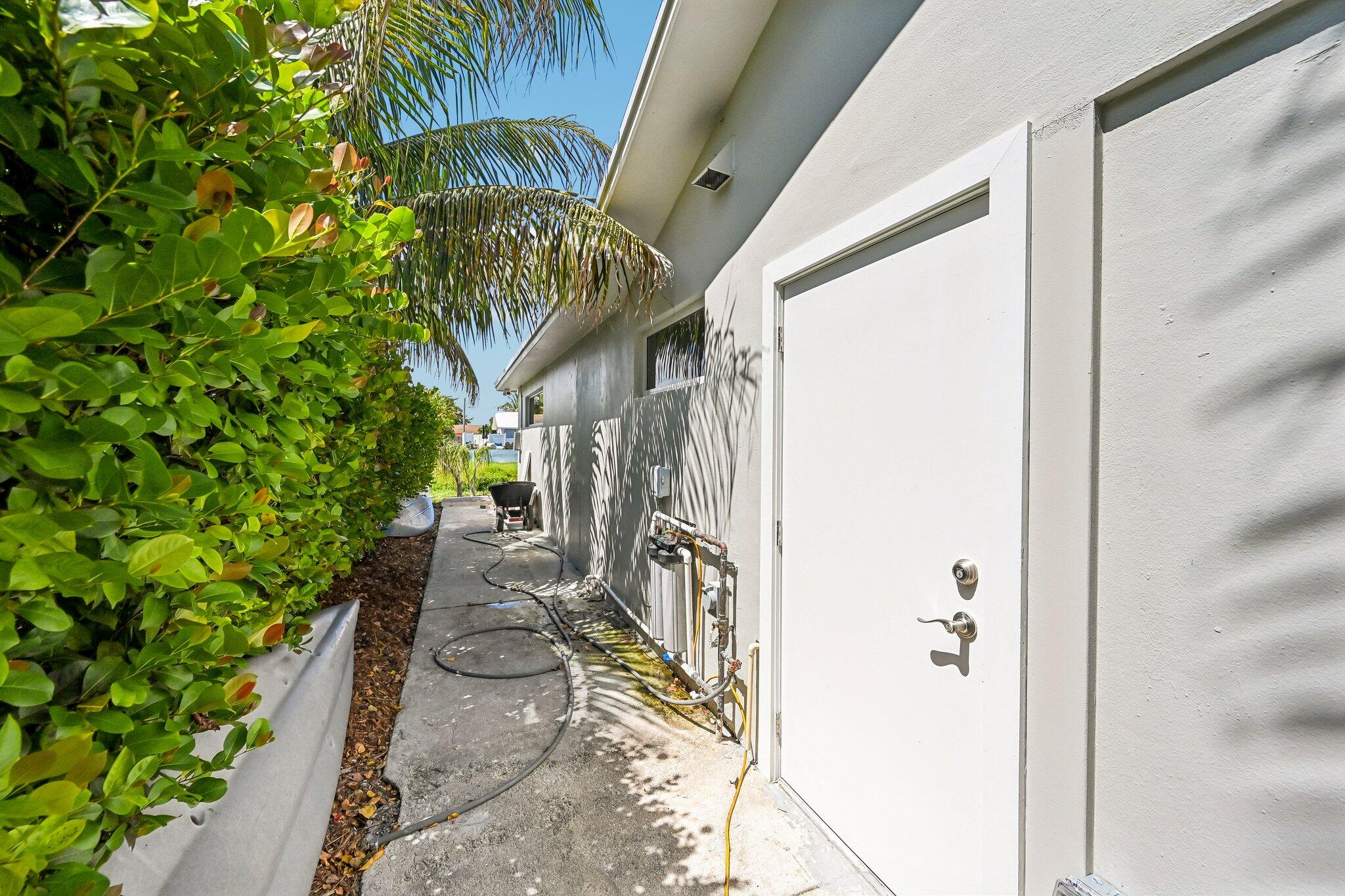 1051 SW 25th, Boynton Beach FL 33426