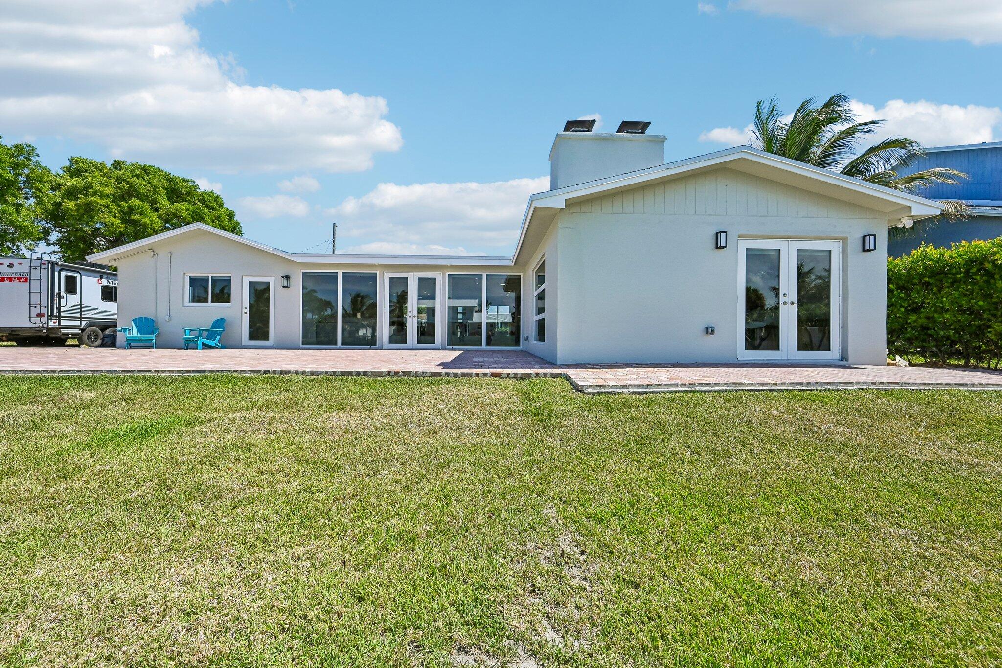 1051 SW 25th, Boynton Beach FL 33426