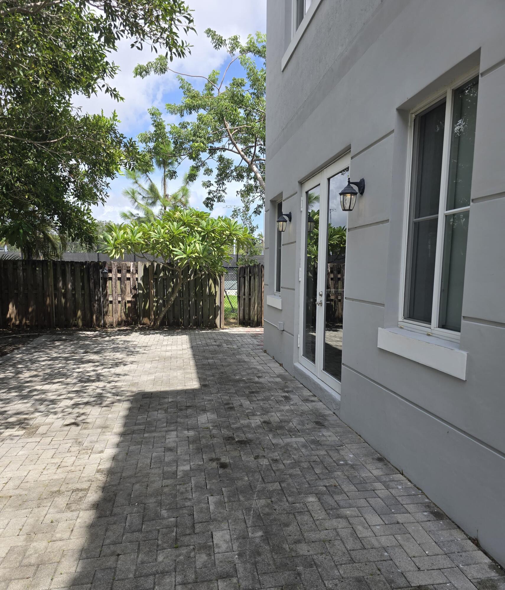 635 NE 11th, Fort Lauderdale FL 33304