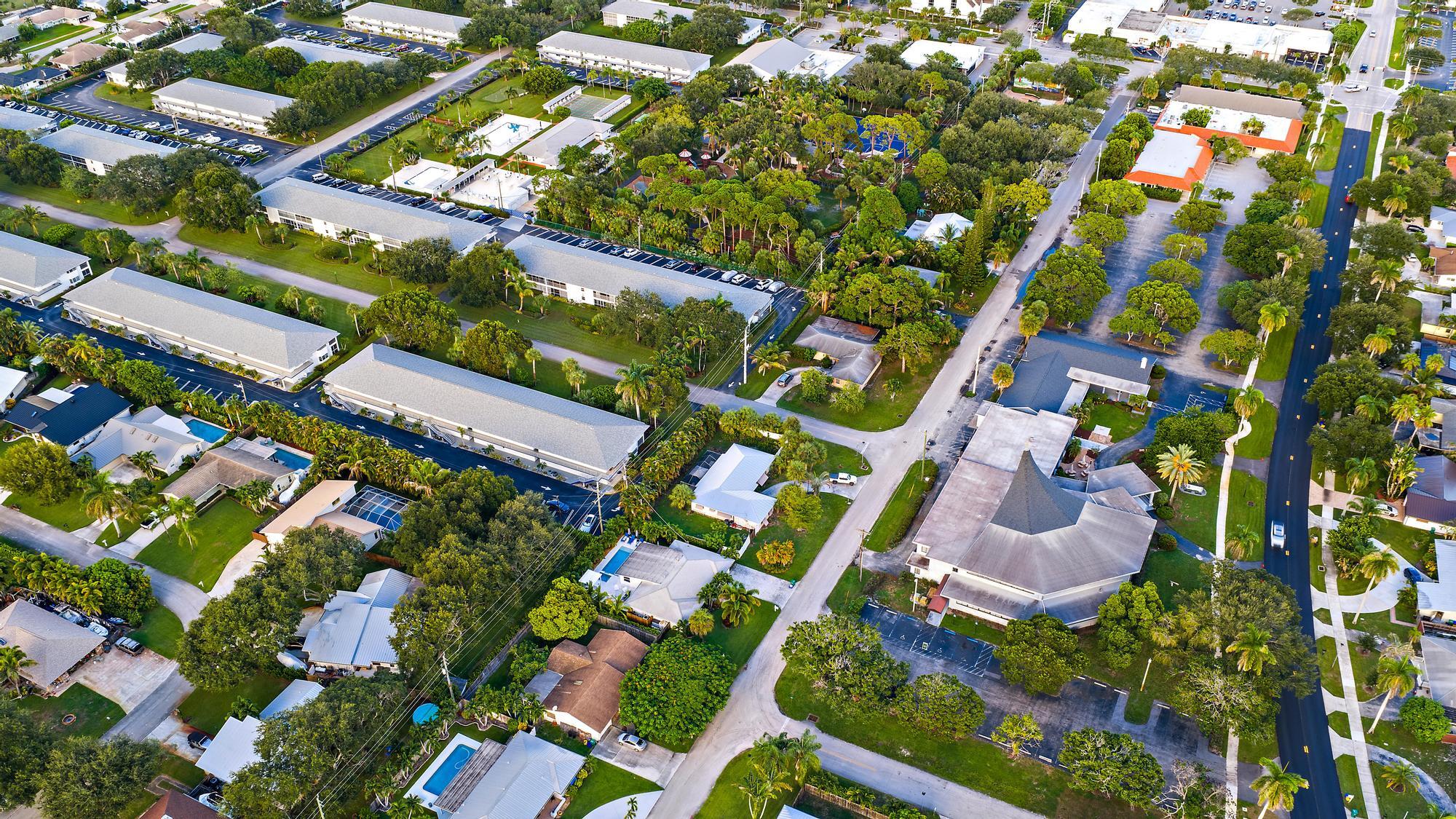 570 N DOVER, Tequesta FL 33469