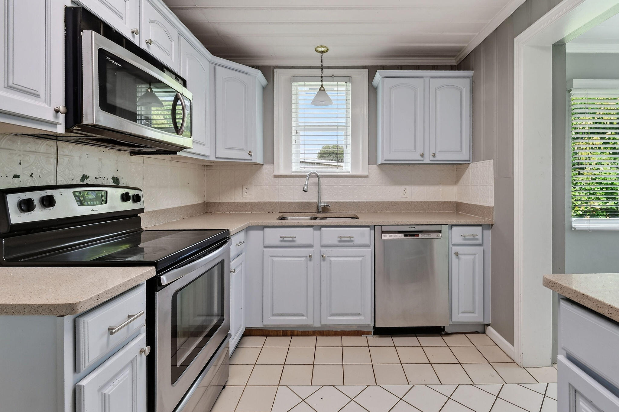 411 Evergreen, Lake Park FL 33403