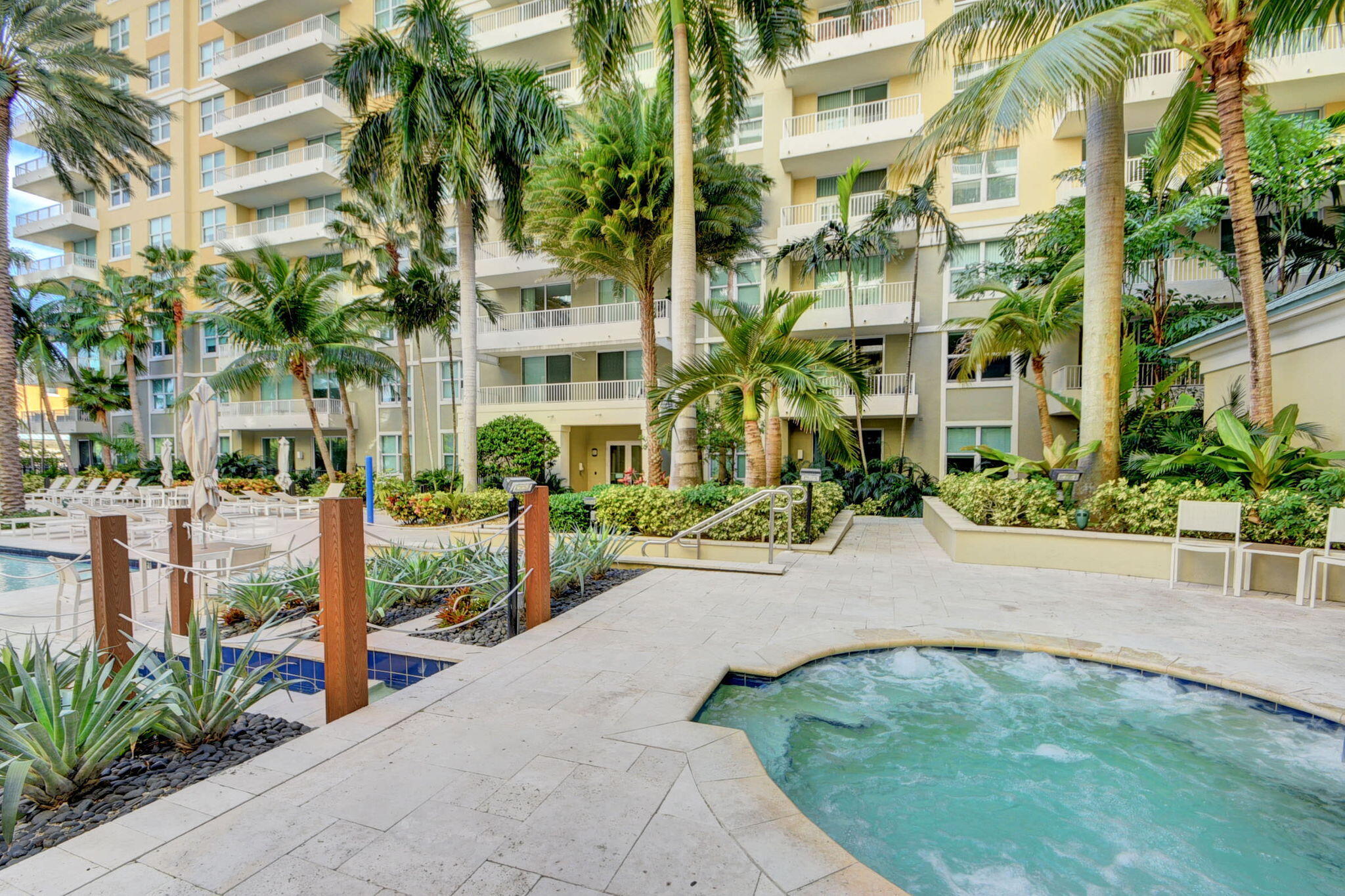 700 E BOYNTON BEACH #410, Boynton Beach FL 33435
